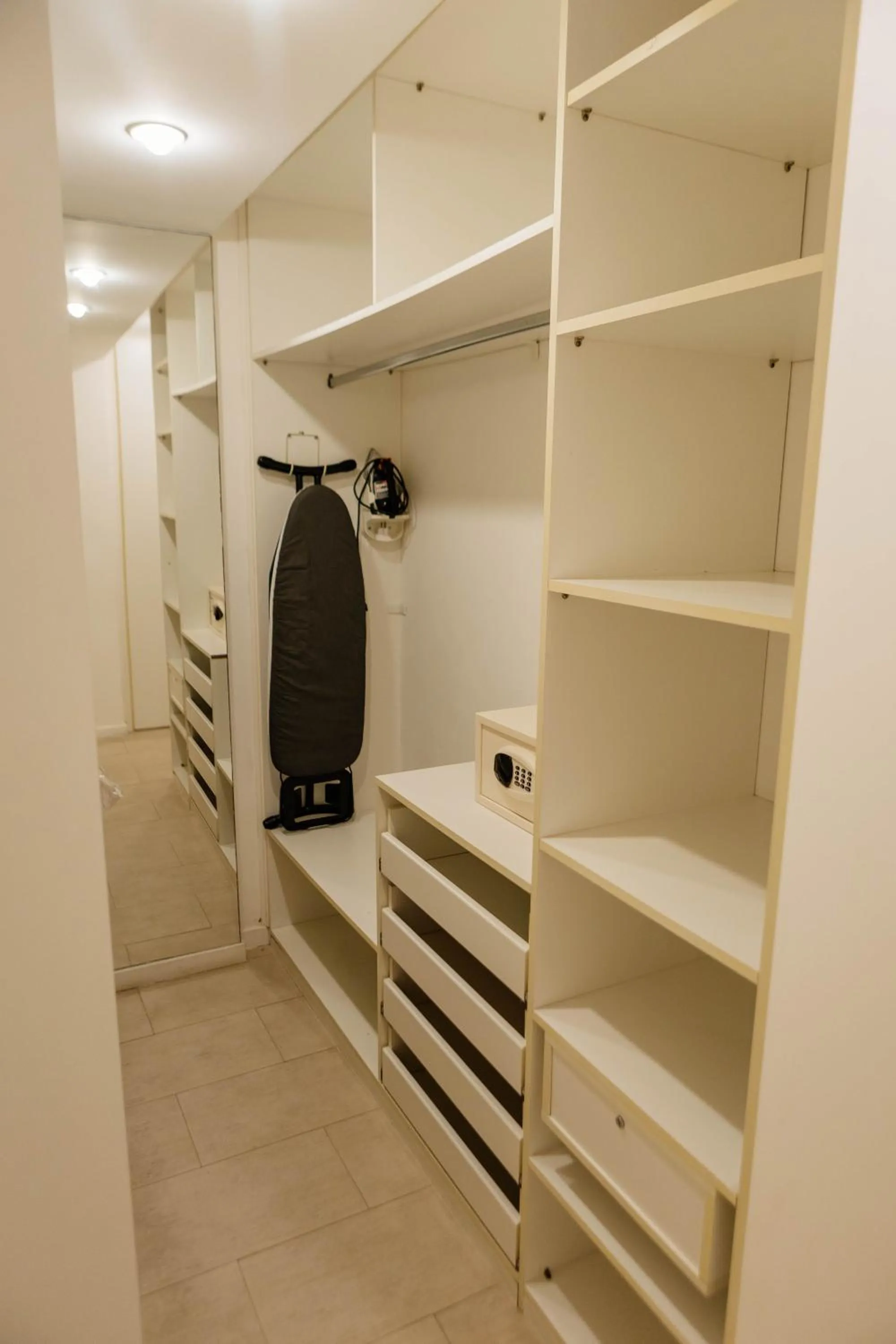 wardrobe in Hotel Orizzonte Niteroi by Atlantica