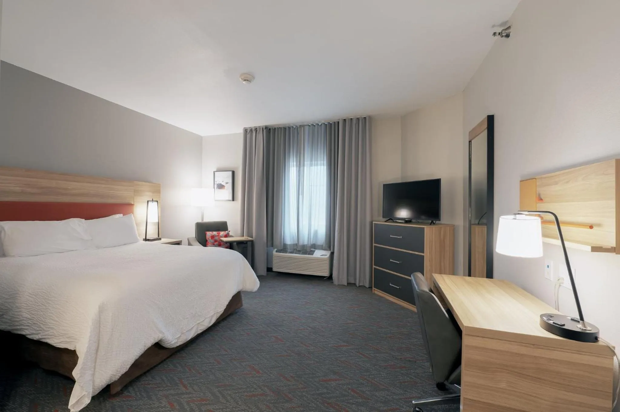 Photo of the whole room, Bed in Candlewood Suites Merrillville by IHG