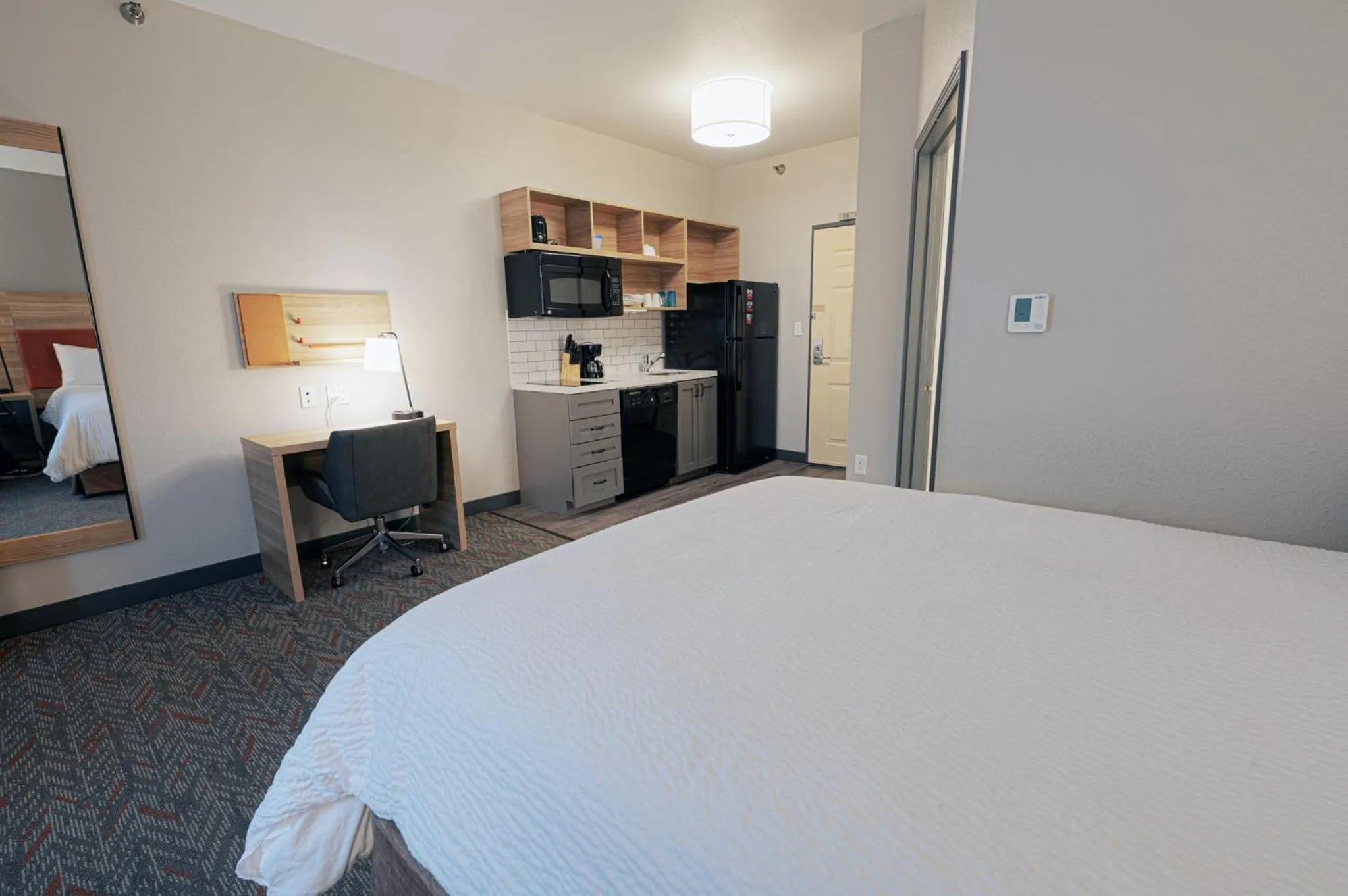 Photo of the whole room, Bed in Candlewood Suites Merrillville by IHG