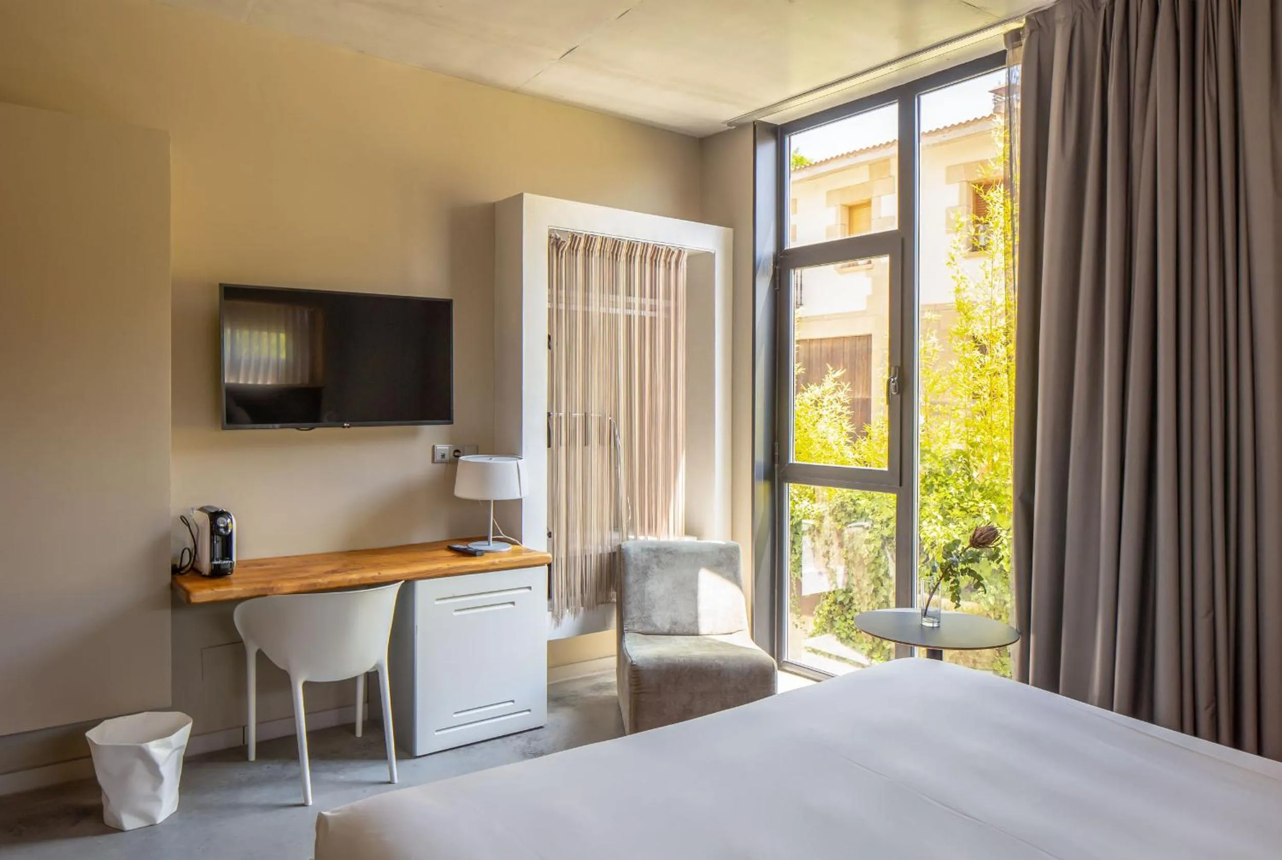 View (from property/room), Bed in Hotel Viura