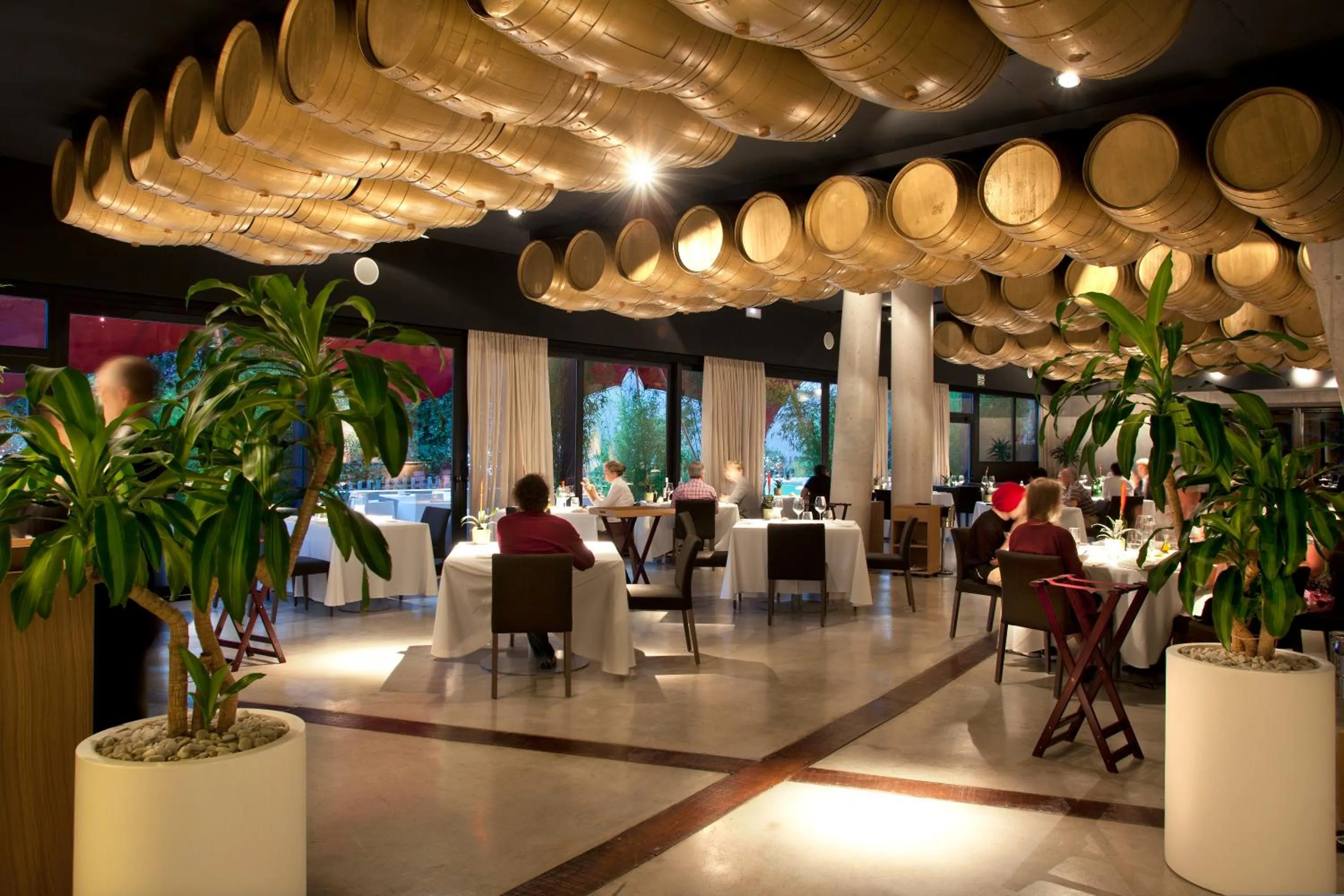 Restaurant/places to eat in Hotel Viura