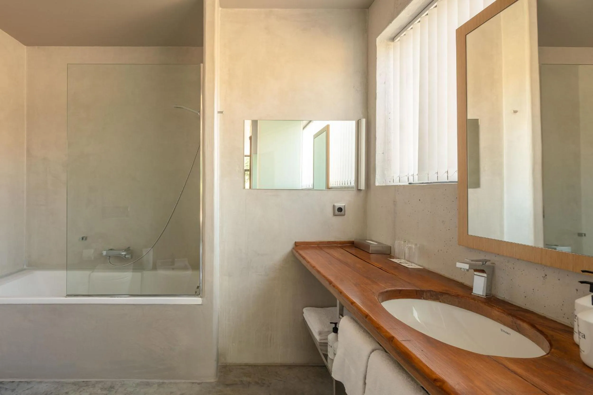 Bathroom in Hotel Viura