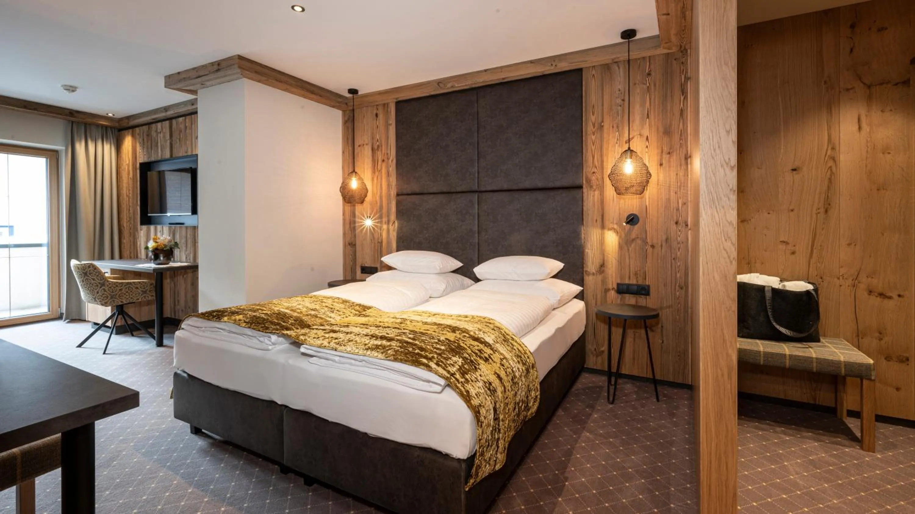 Photo of the whole room, Bed in Alpenresort Fluchthorn