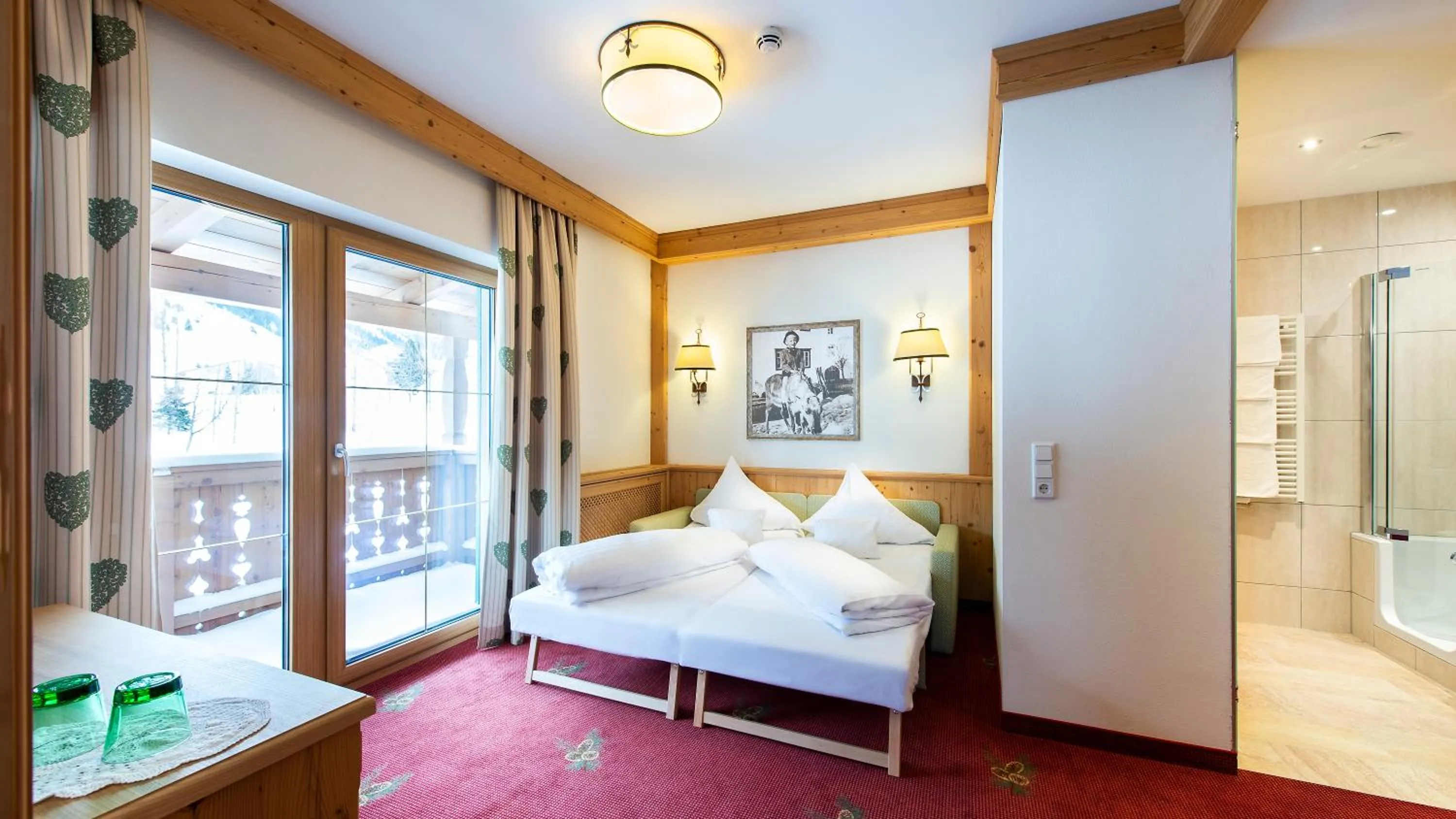 Photo of the whole room, Bed in Alpenresort Fluchthorn