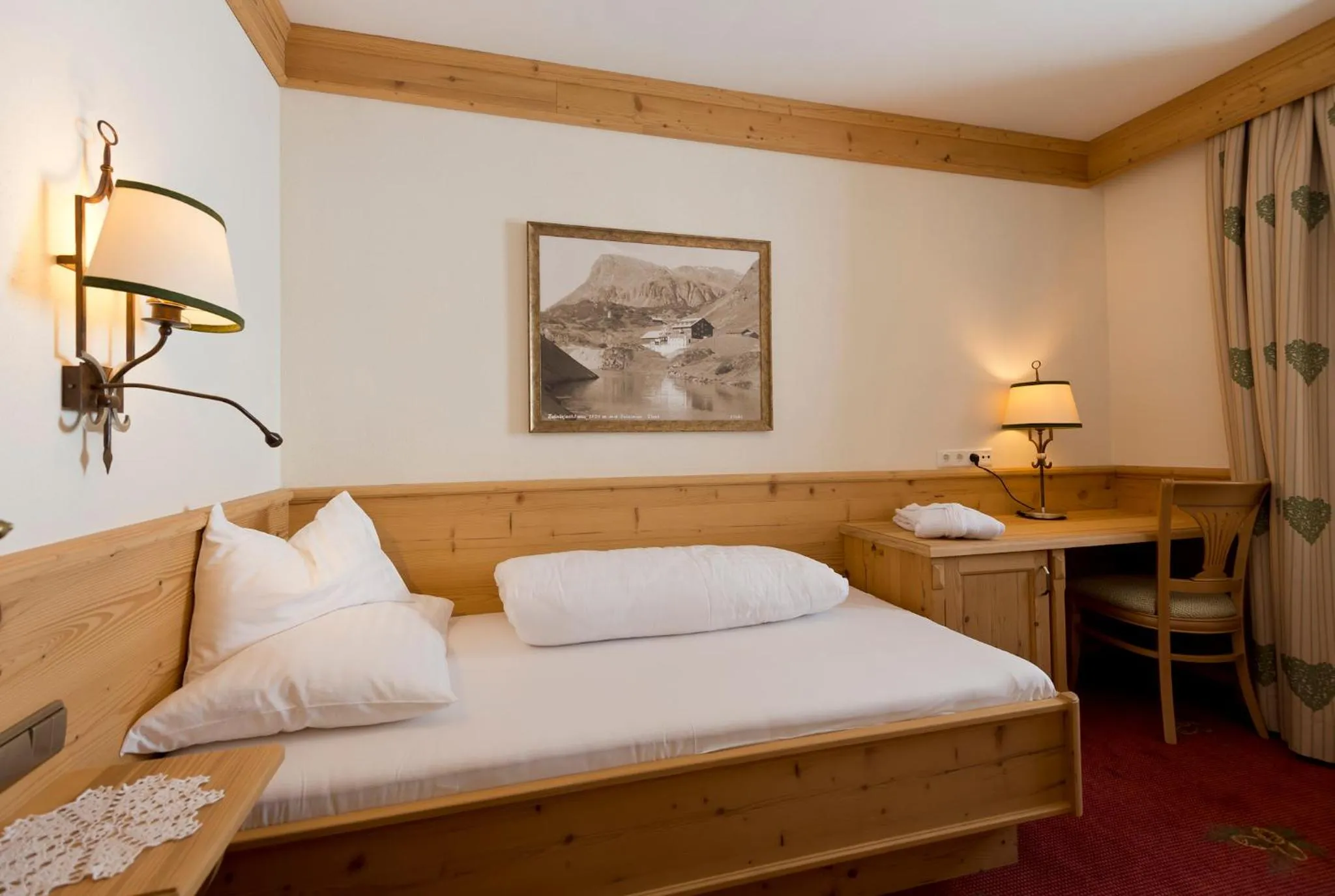 Bedroom, Bed in Alpenresort Fluchthorn