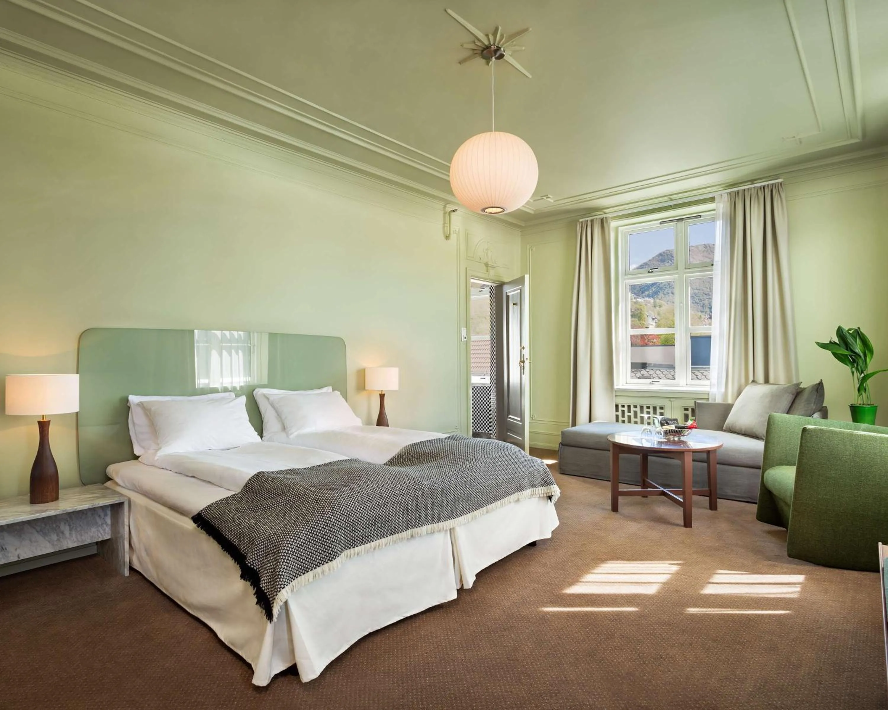 Photo of the whole room, Bed in Grand Hotel Terminus