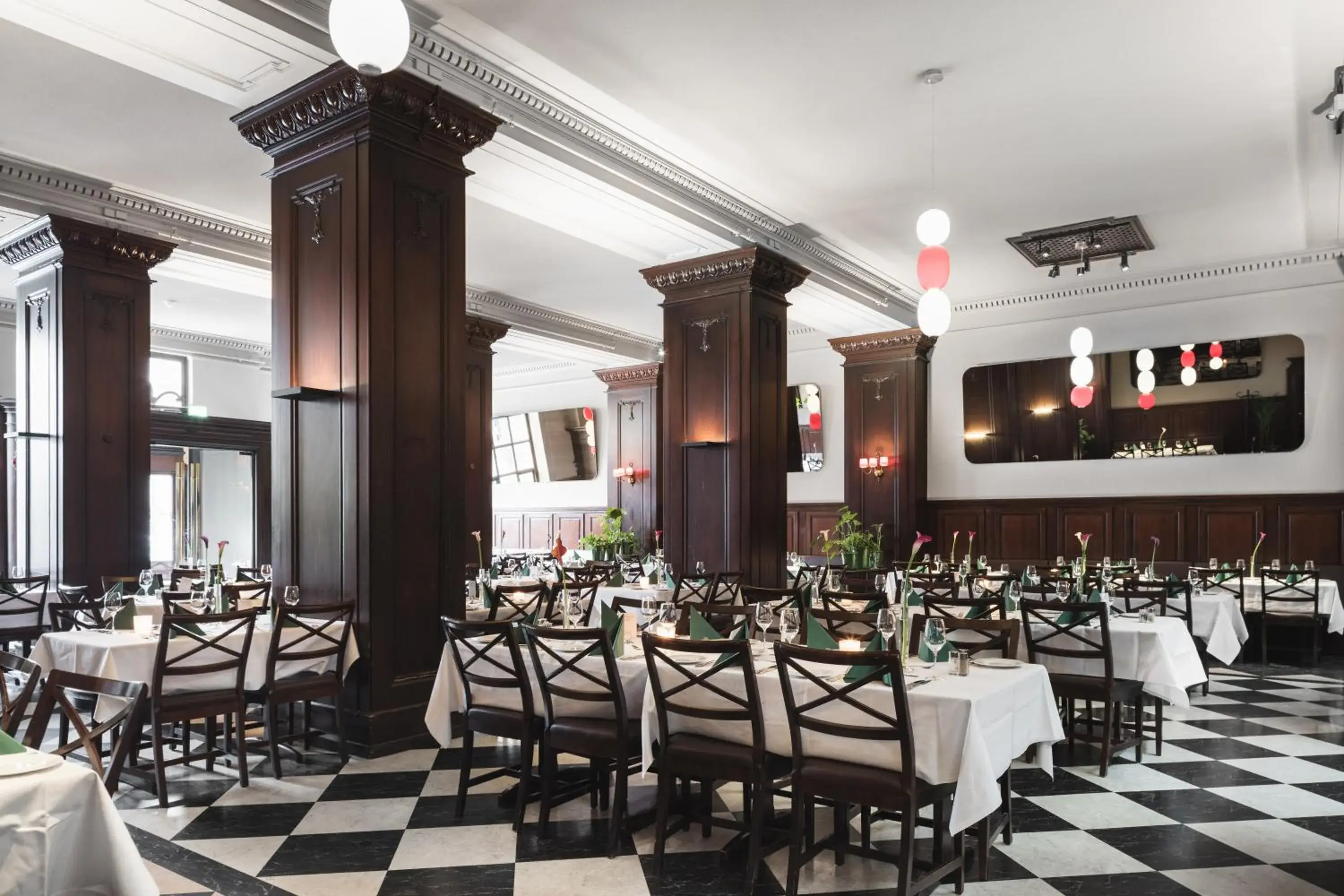 Restaurant/places to eat in Grand Hotel Terminus Restaurant/places to eat in Grand Hotel Terminus