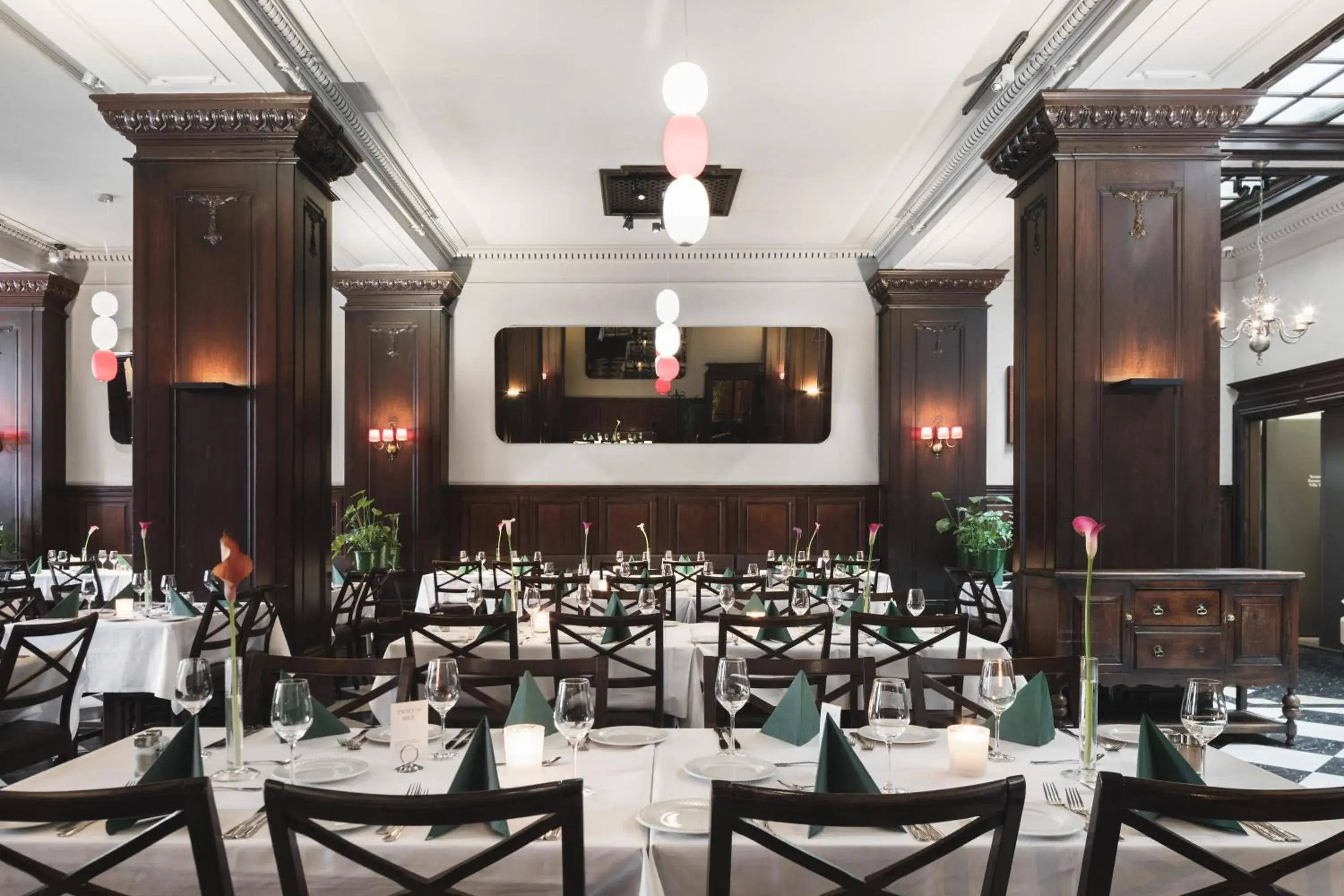 Restaurant/places to eat in Grand Hotel Terminus Restaurant/places to eat in Grand Hotel Terminus