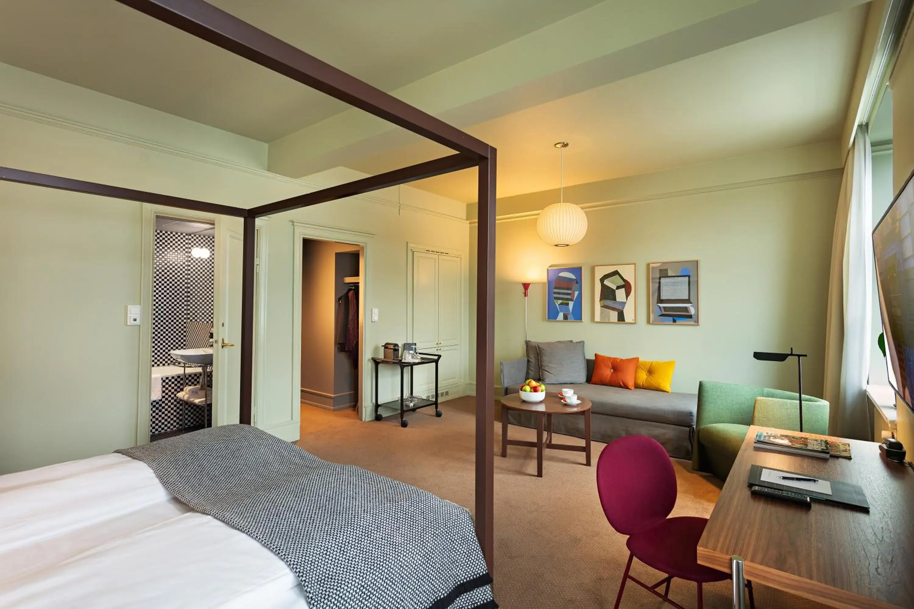 Photo of the whole room, Bed in Grand Hotel Terminus Photo of the whole room, Bed in Grand Hotel Terminus