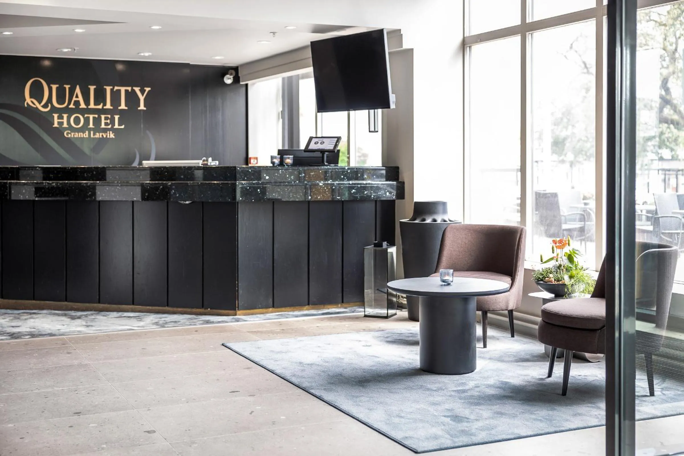 Lobby or reception in Quality Hotel Grand Larvik