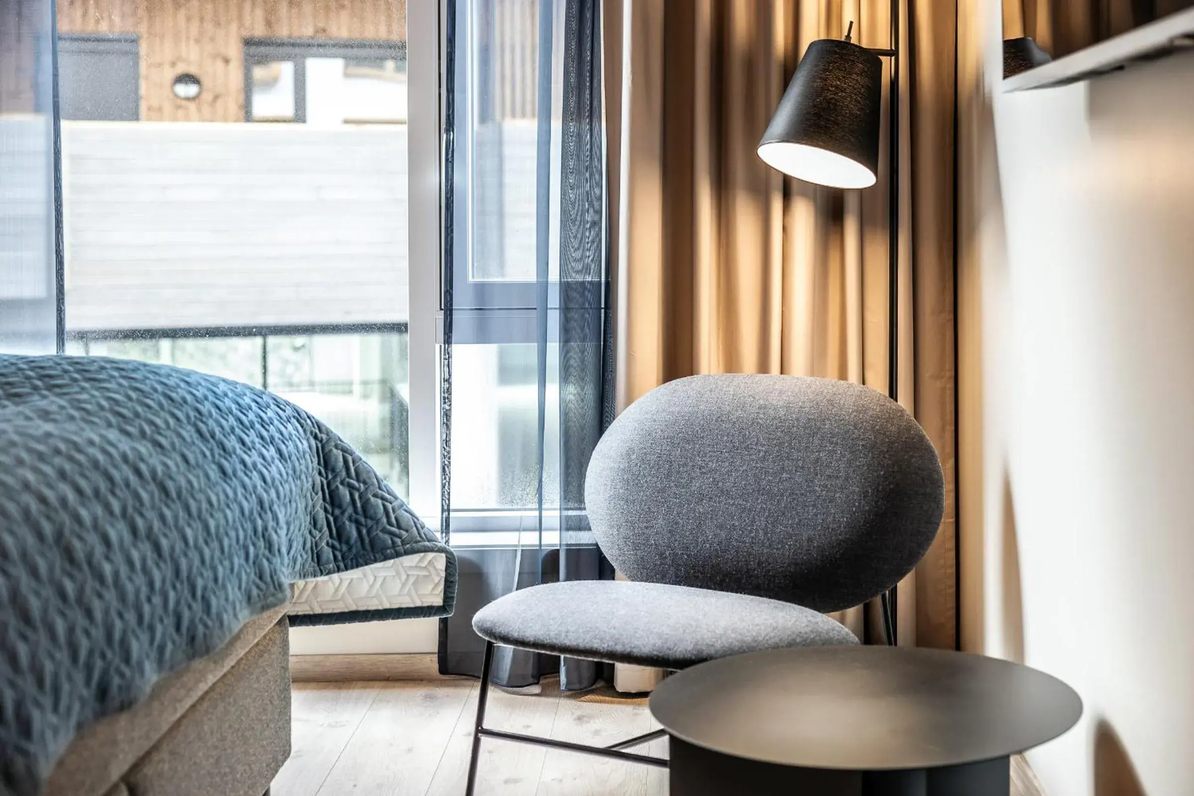 Seating area, Bed in Quality Hotel Grand Larvik Seating area, Bed in Quality Hotel Grand Larvik