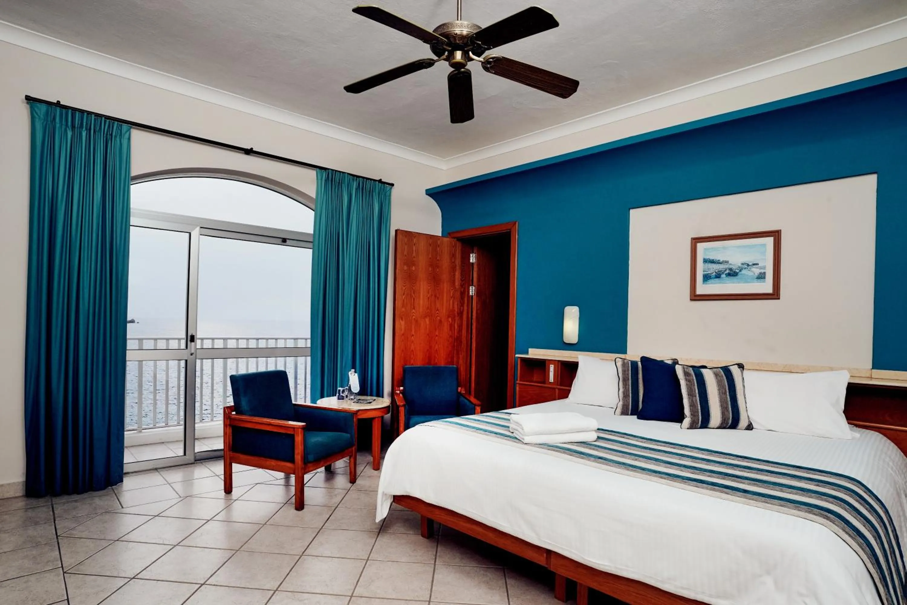 Bedroom, Bed in Paradise Bay Resort