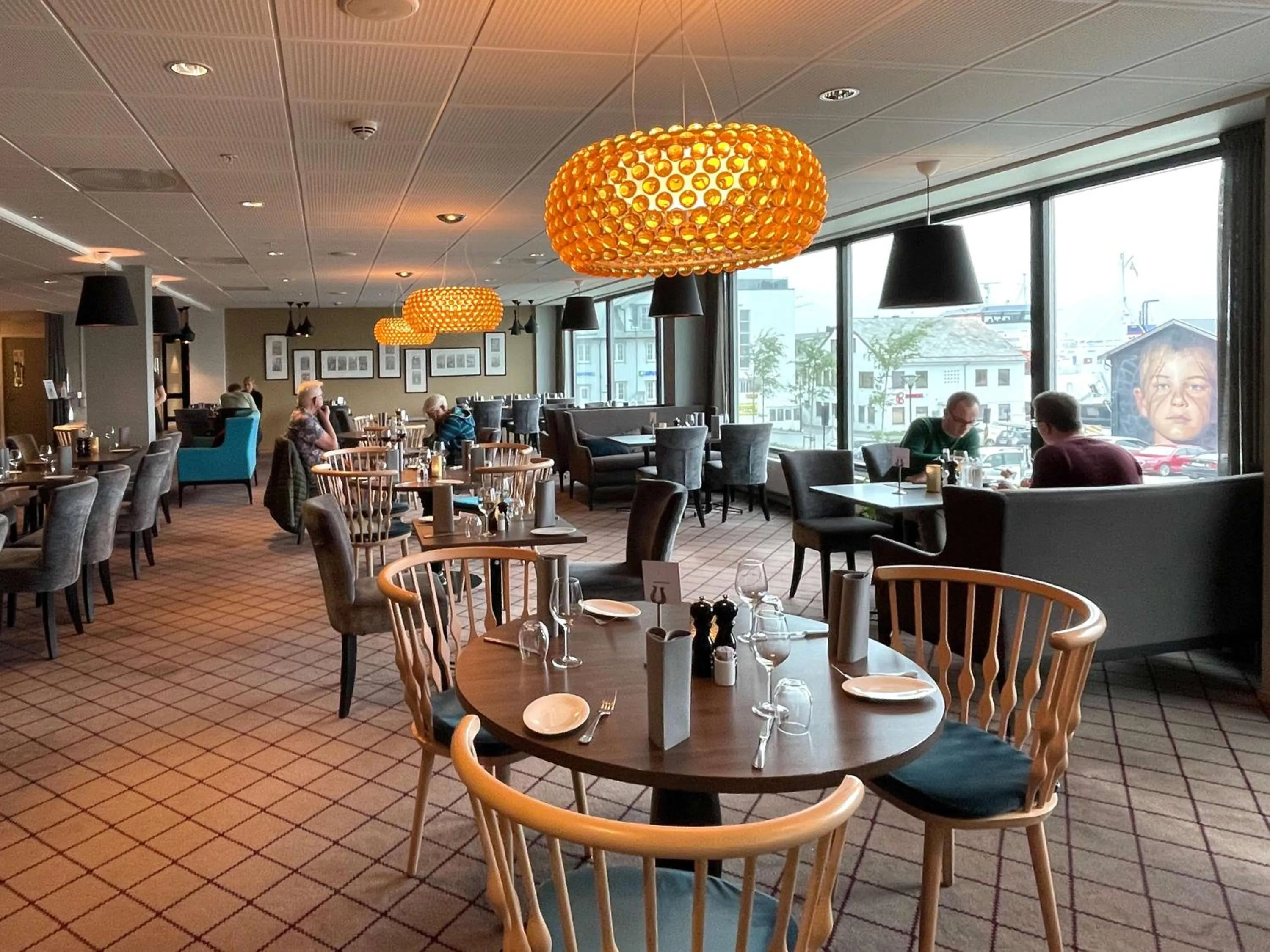 Restaurant/places to eat in Scandic Syv Søstre