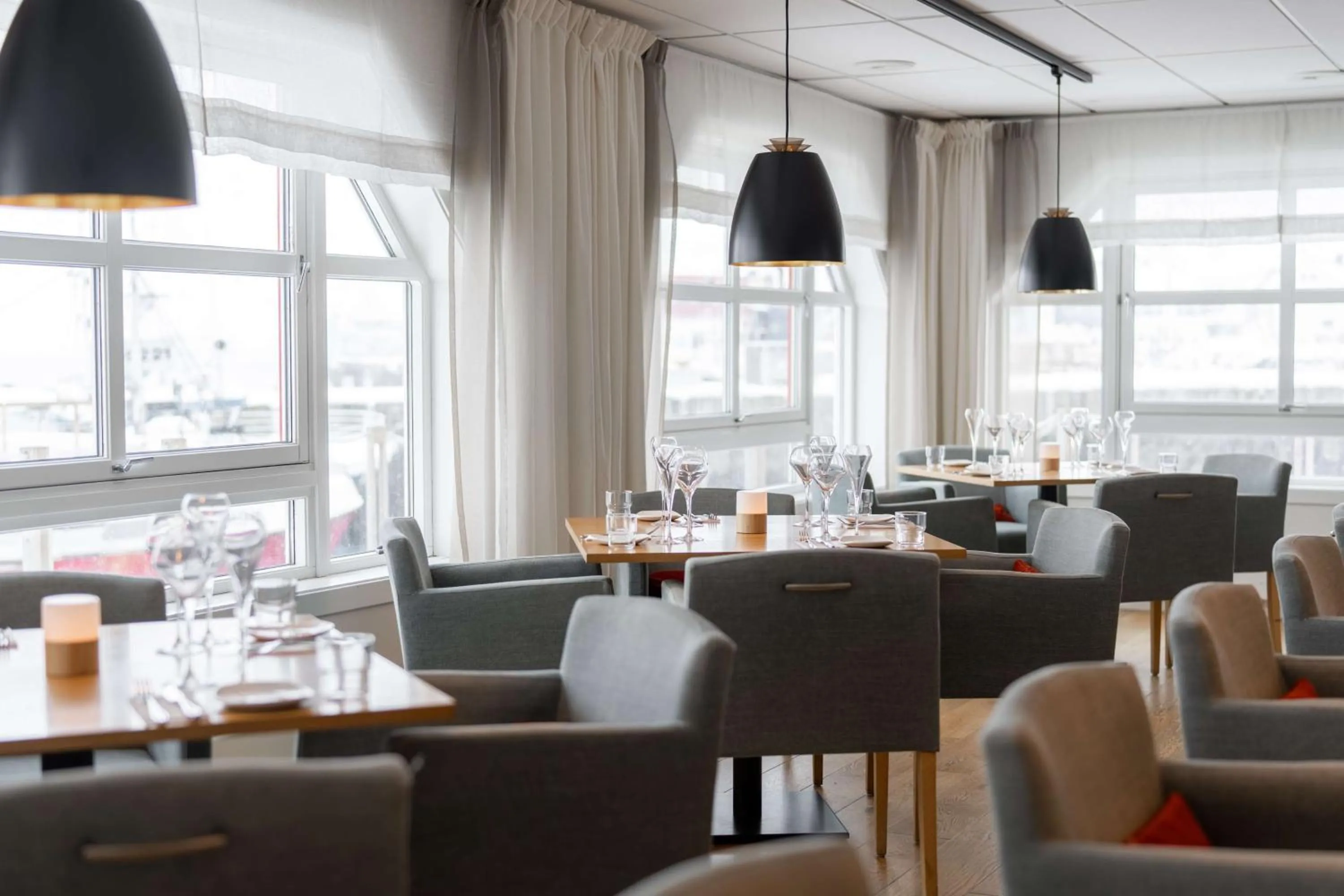 Restaurant/places to eat in Scandic Bryggen