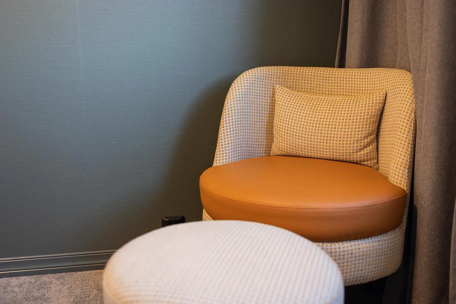 Seating area in Scandic Svolvær