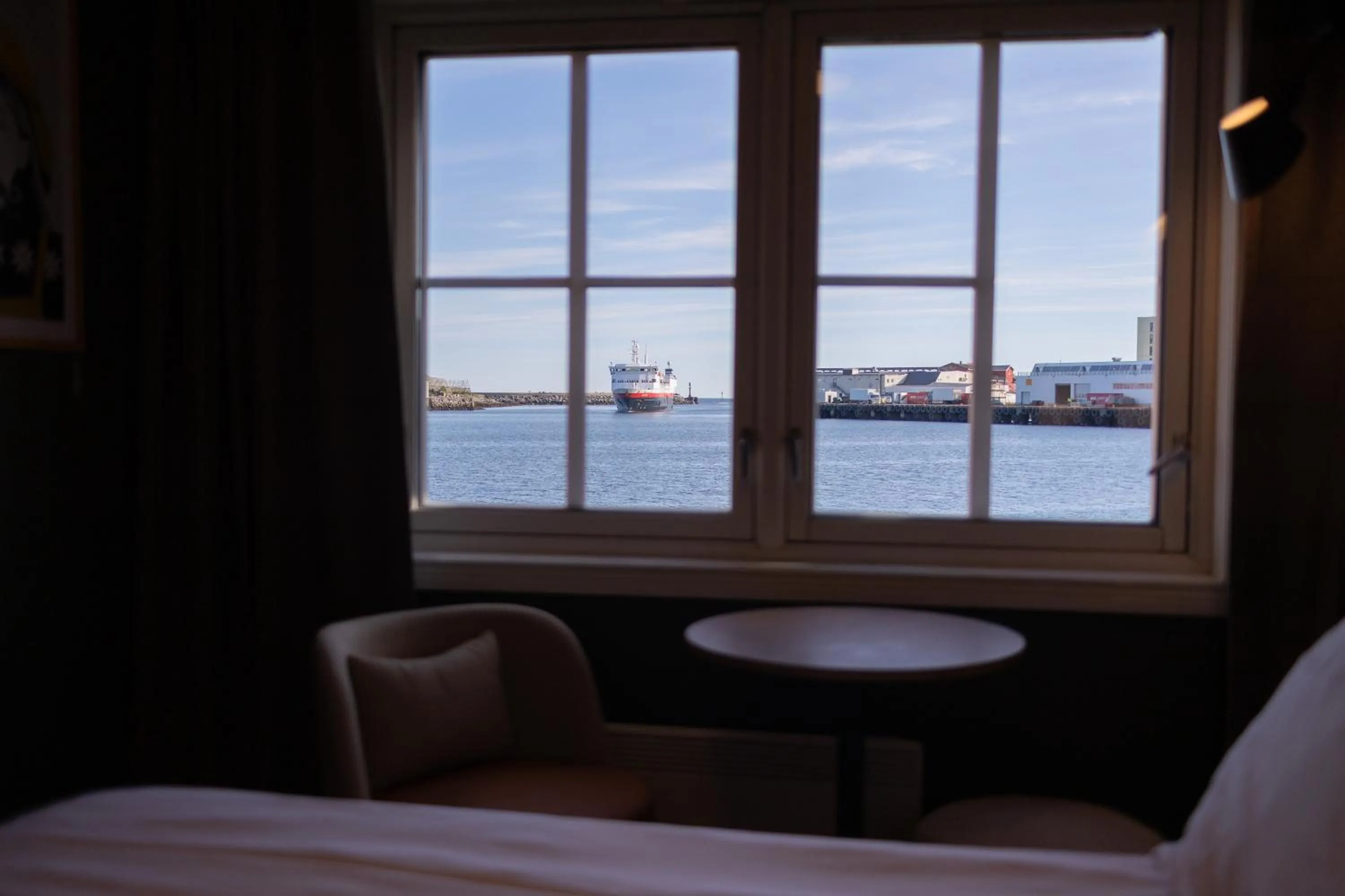 Photo of the whole room, Bed in Scandic Svolvær