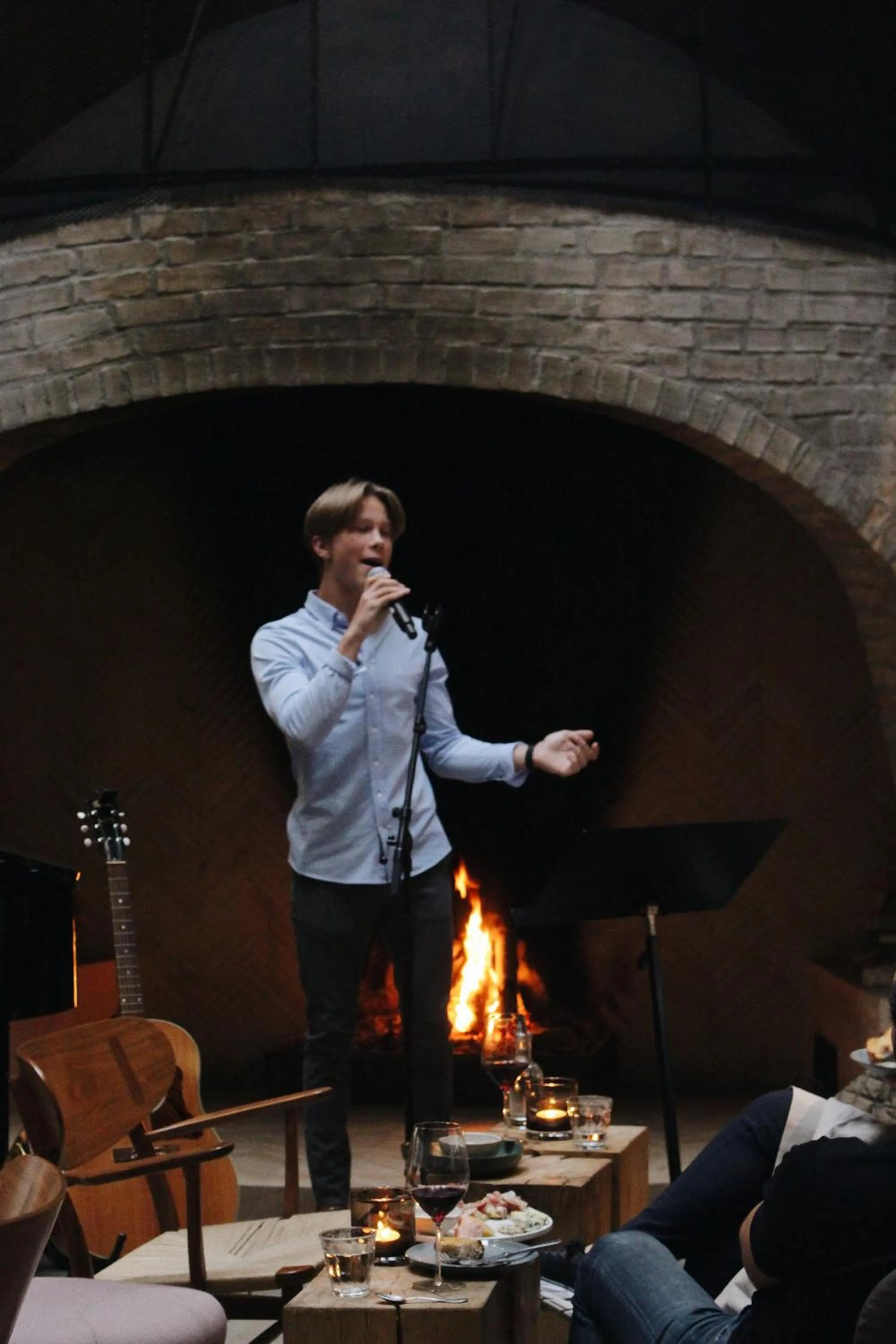 Evening entertainment in Hotel Brosundet