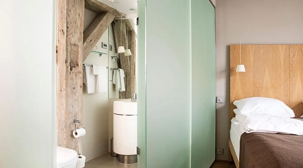 Toilet, Bed in Hotel Brosundet