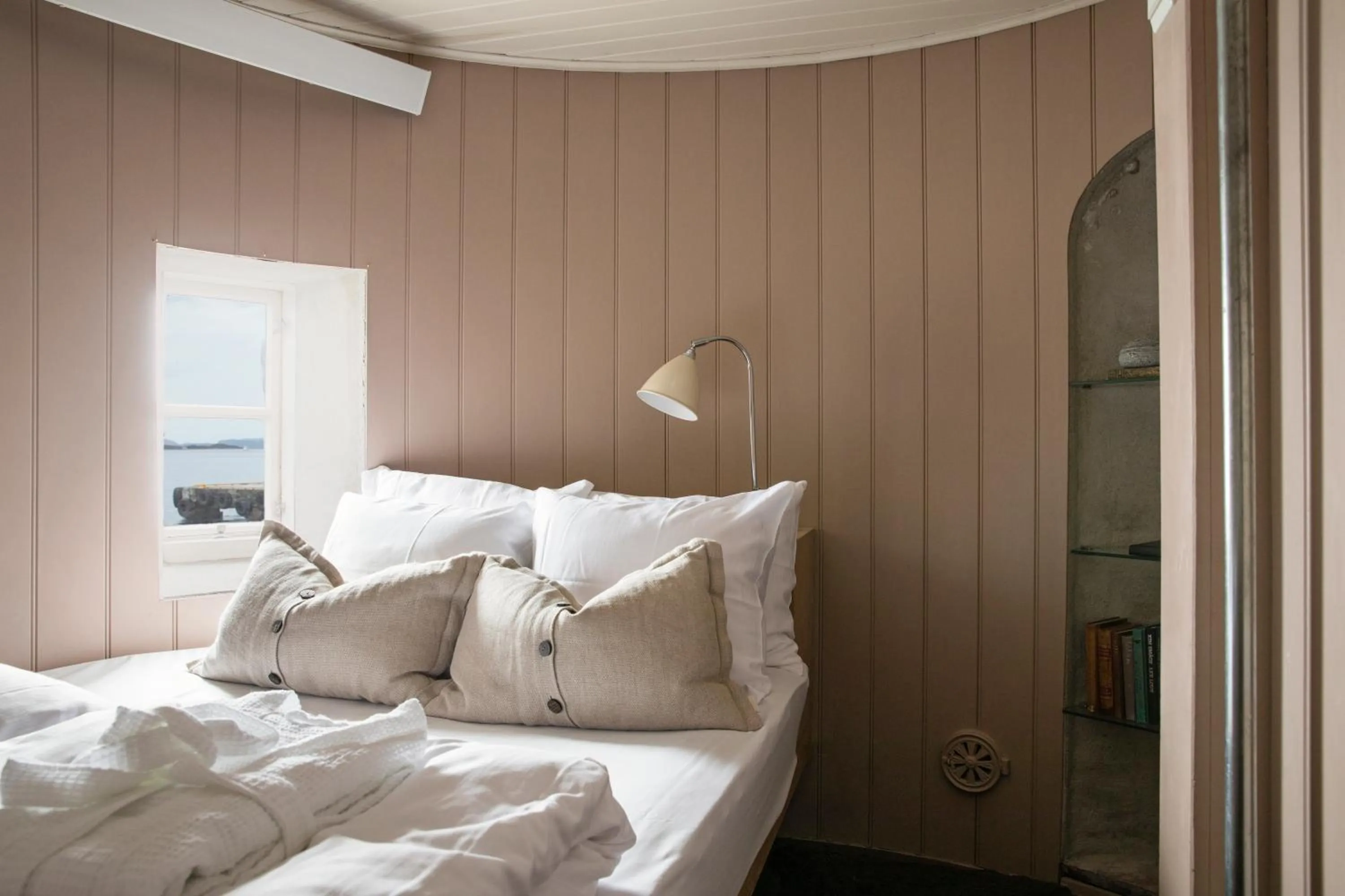 Bed in Hotel Brosundet