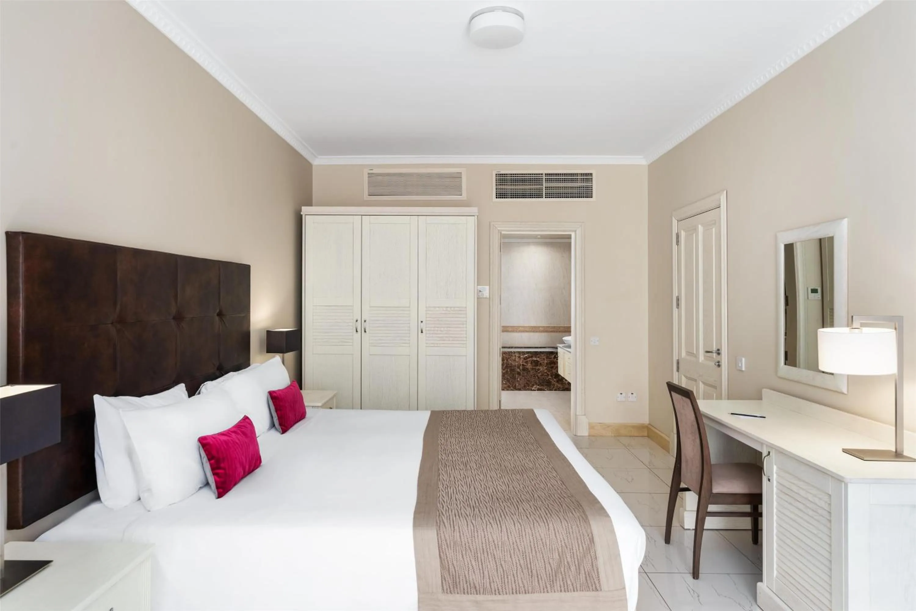 Bedroom, Bed in Kempinski Hotel San Lawrenz