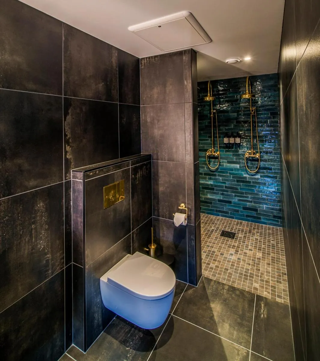 Shower in Villa Vågå - by Classic Norway Hotels