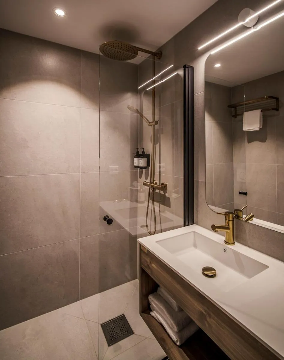 Shower in Villa Vågå - by Classic Norway Hotels