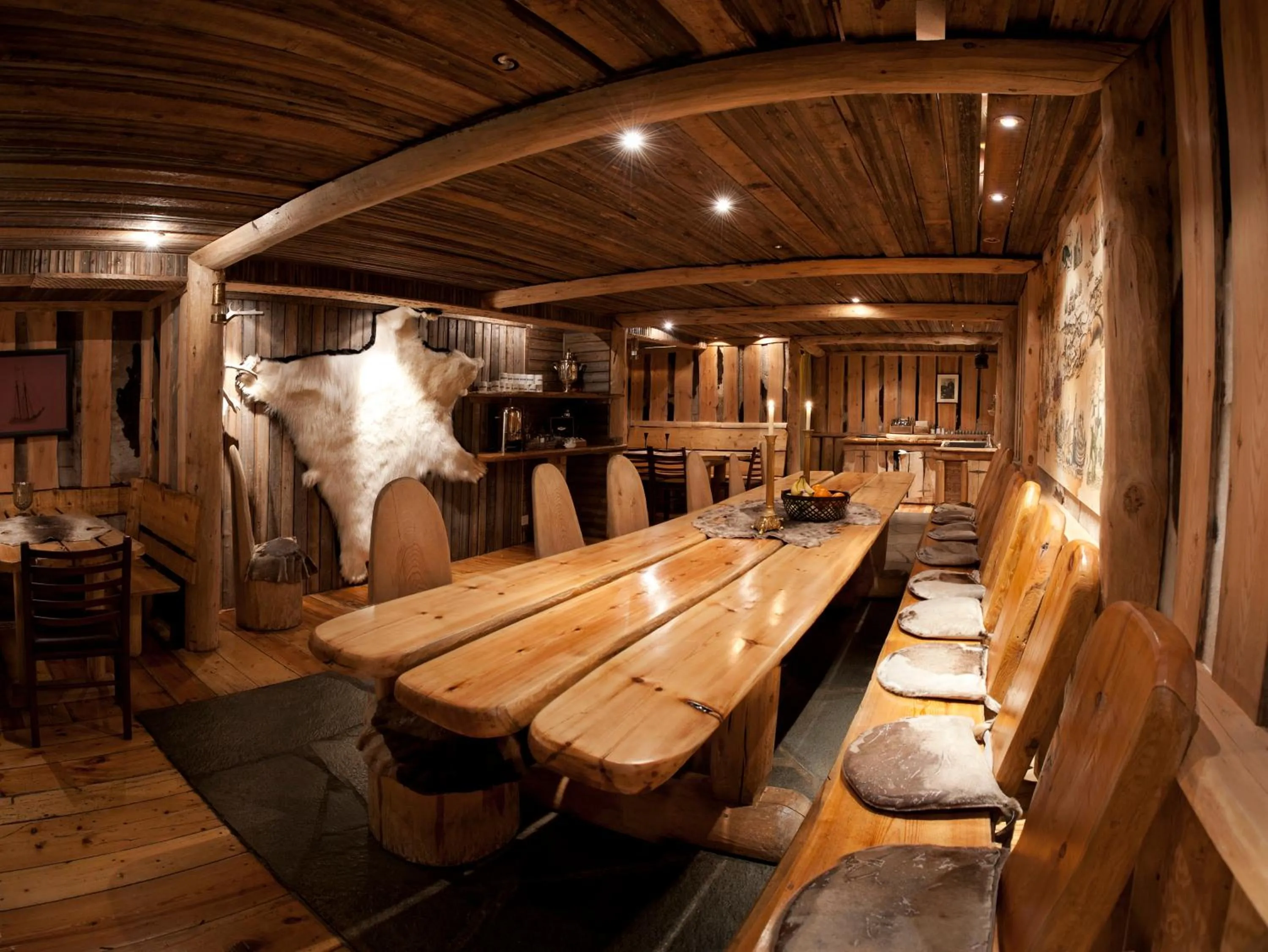 Restaurant/places to eat in Basecamp Hotel