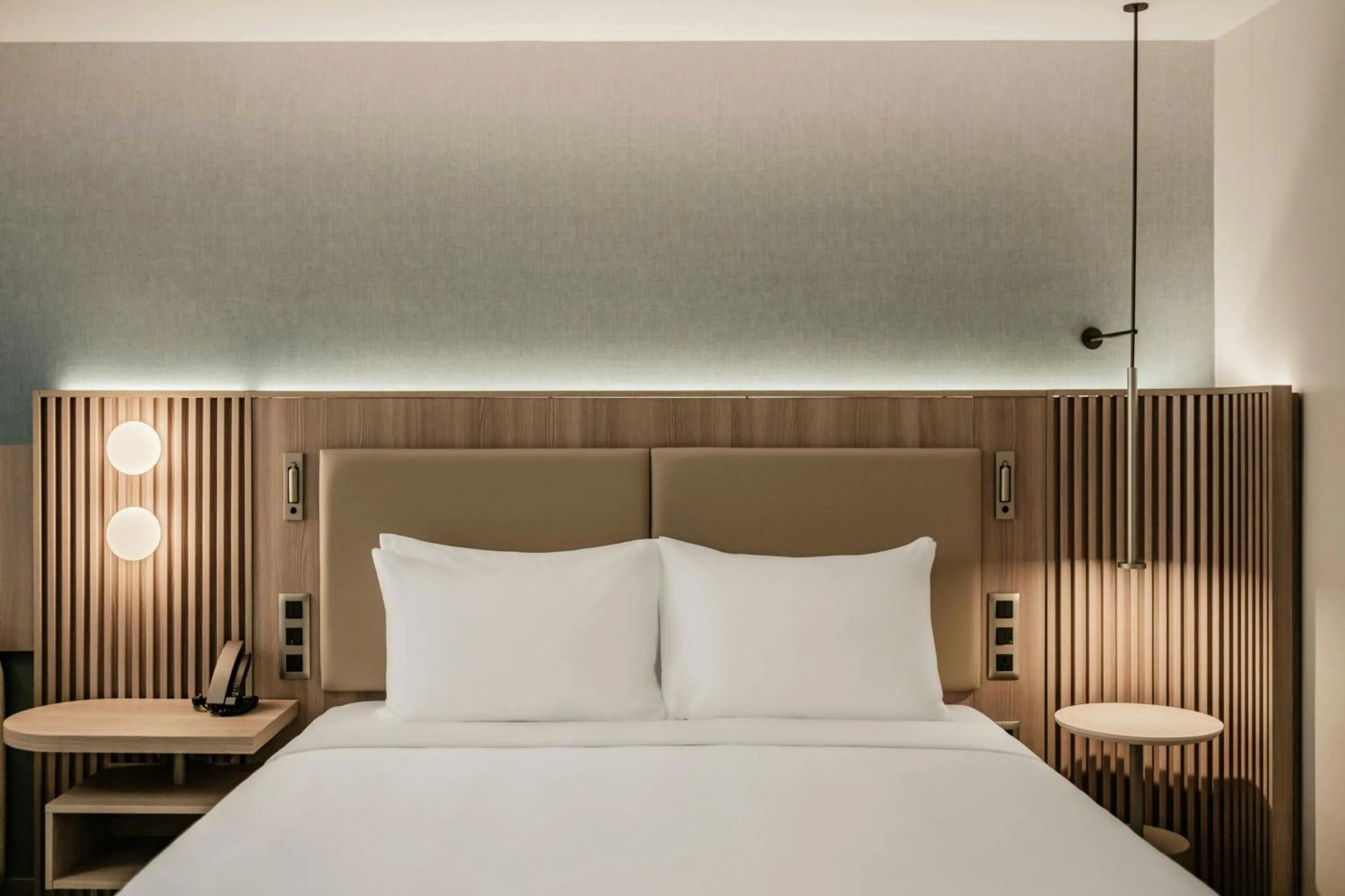 Bedroom, Bed in Courtyard by Marriott Sliema