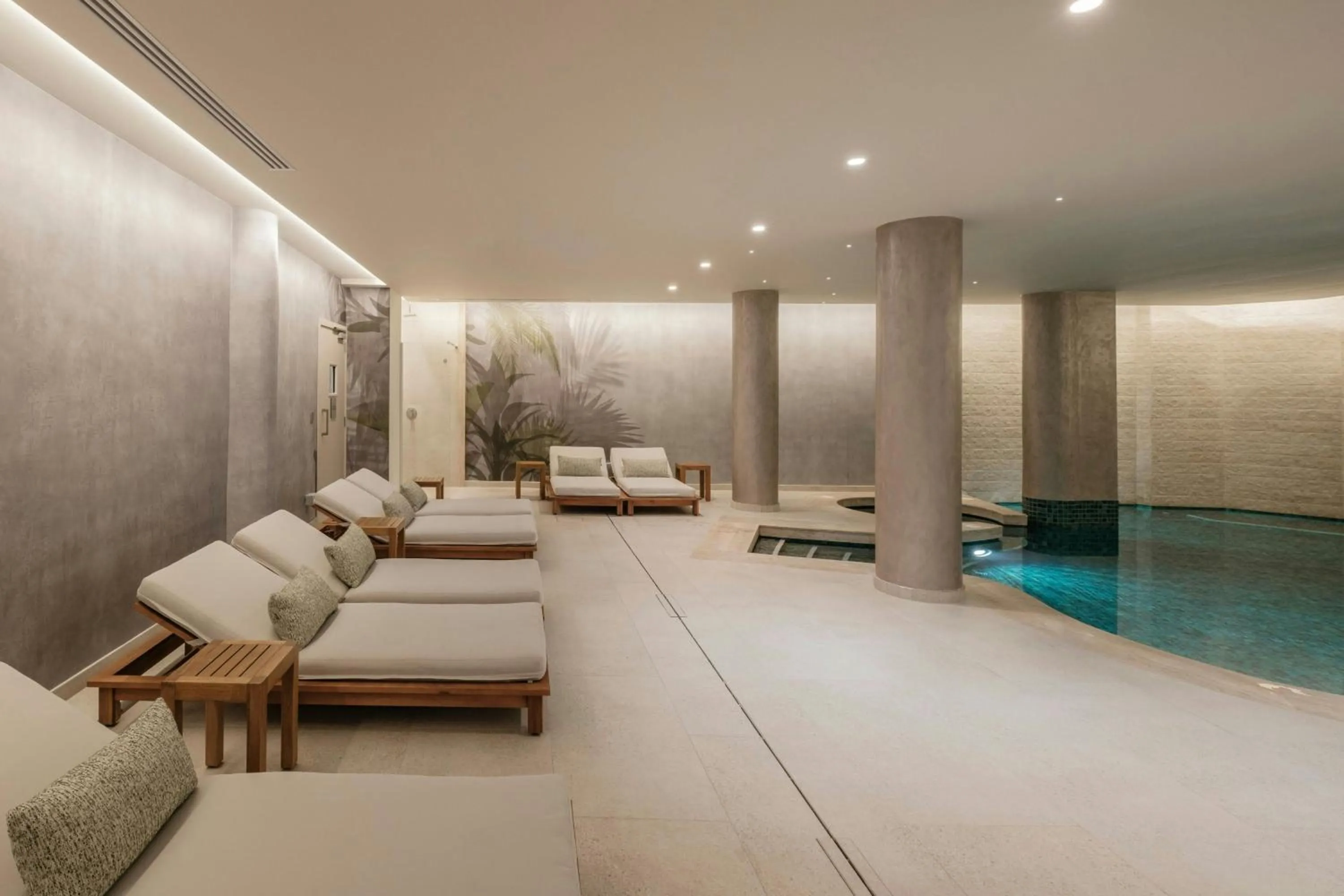 Swimming pool in Courtyard by Marriott Sliema