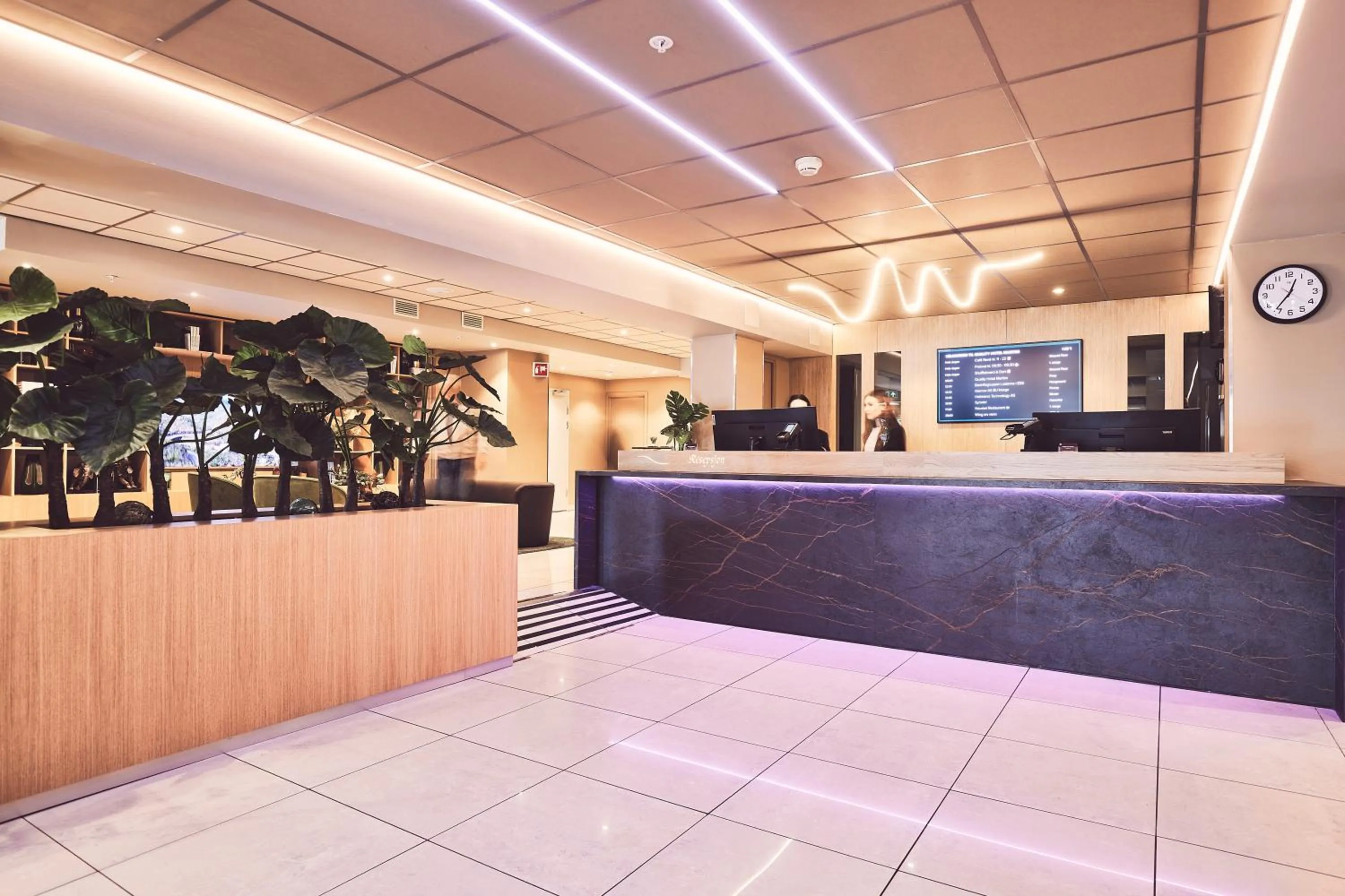 Lobby or reception in Quality Hotel Maritim