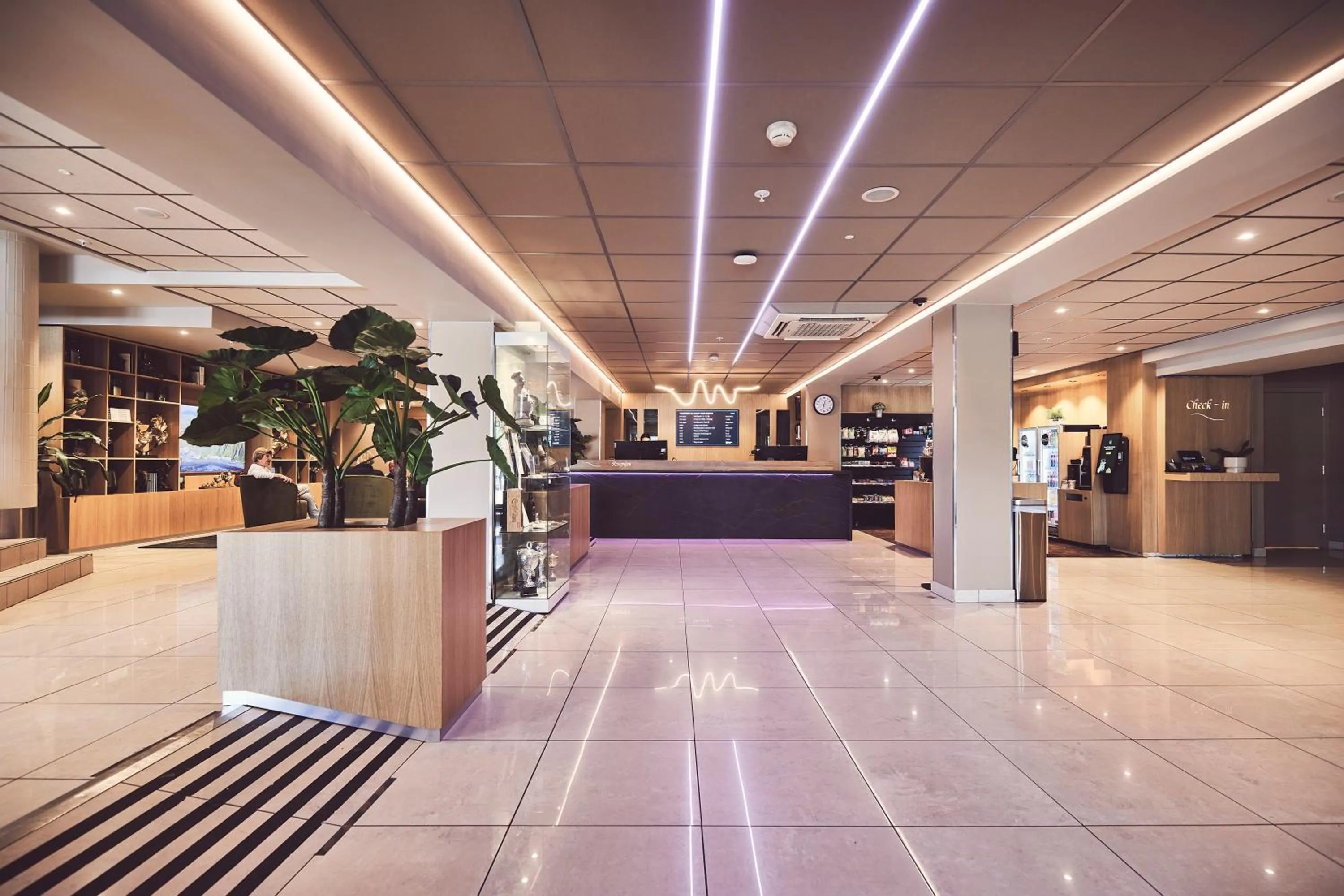 Lobby or reception in Quality Hotel Maritim