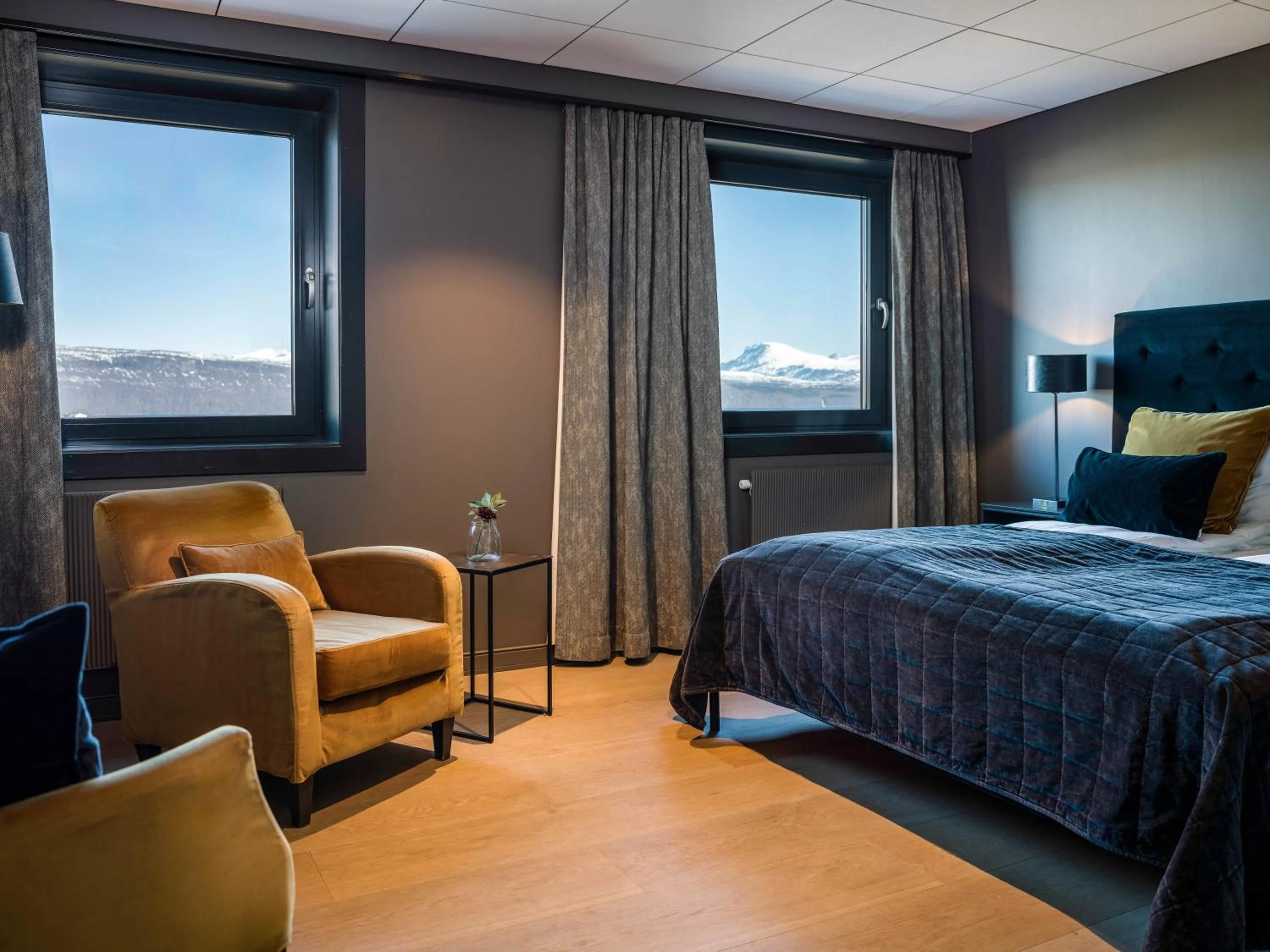 room service, Bed in Quality Hotel Grand Royal