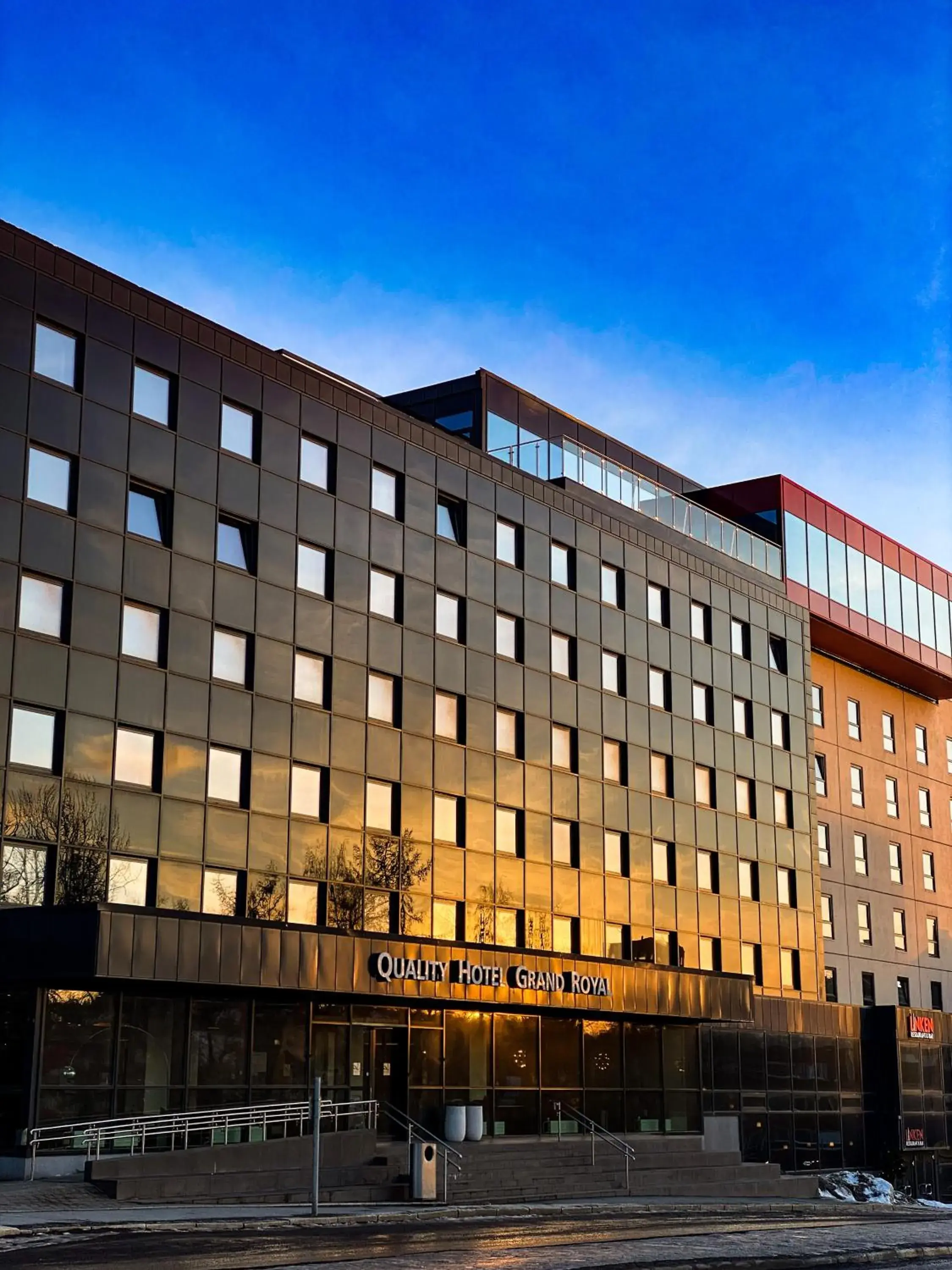 Property building in Quality Hotel Grand Royal Property building in Quality Hotel Grand Royal