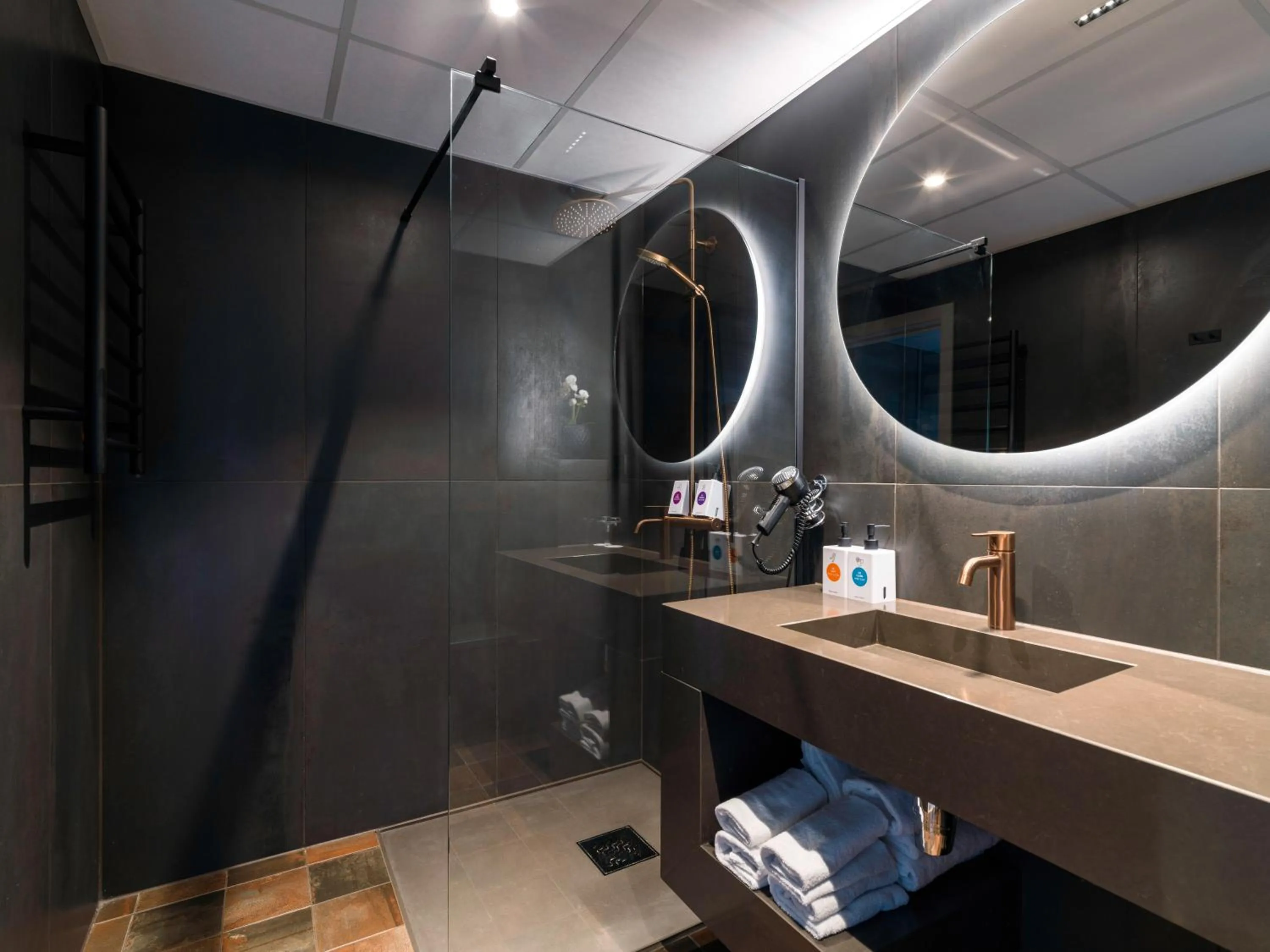 Shower in Quality Hotel Grand Royal