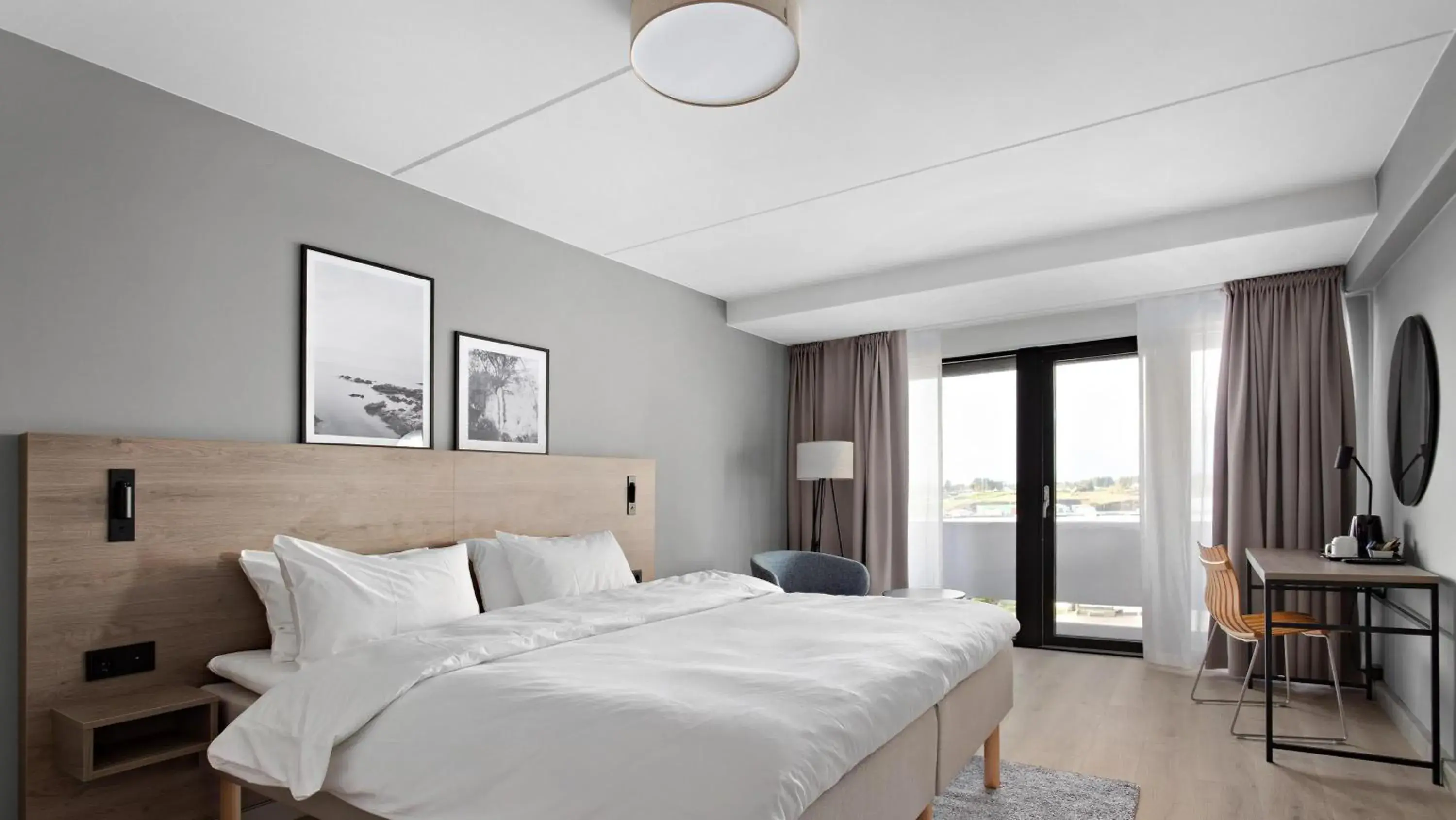 Standard Double or Twin Room with Sea View in Radisson Hotel Haugesund Standard Double or Twin Room with Sea View in Radisson Hotel Haugesund