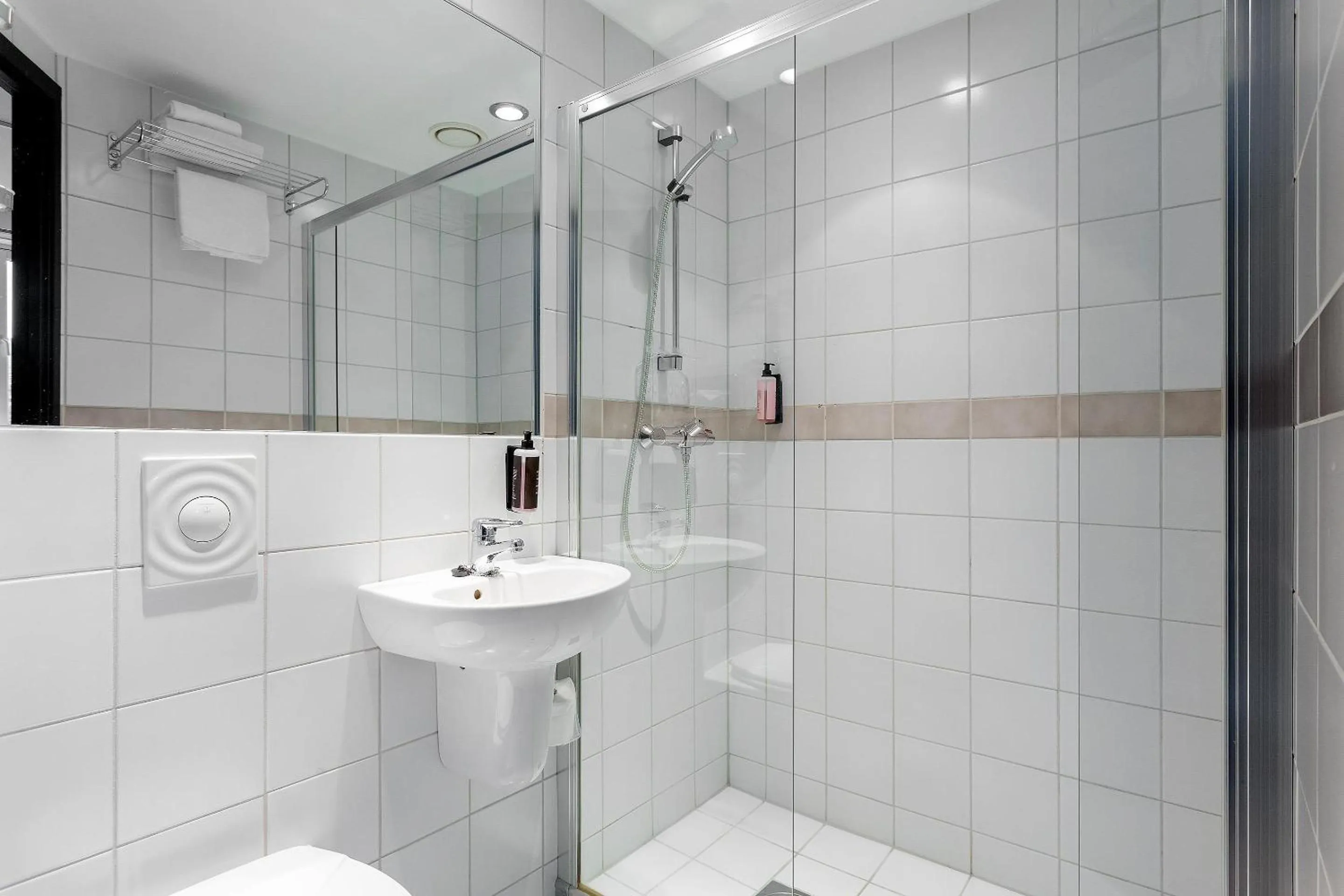 Bathroom in Aiden by Best Western Haugesund Airport