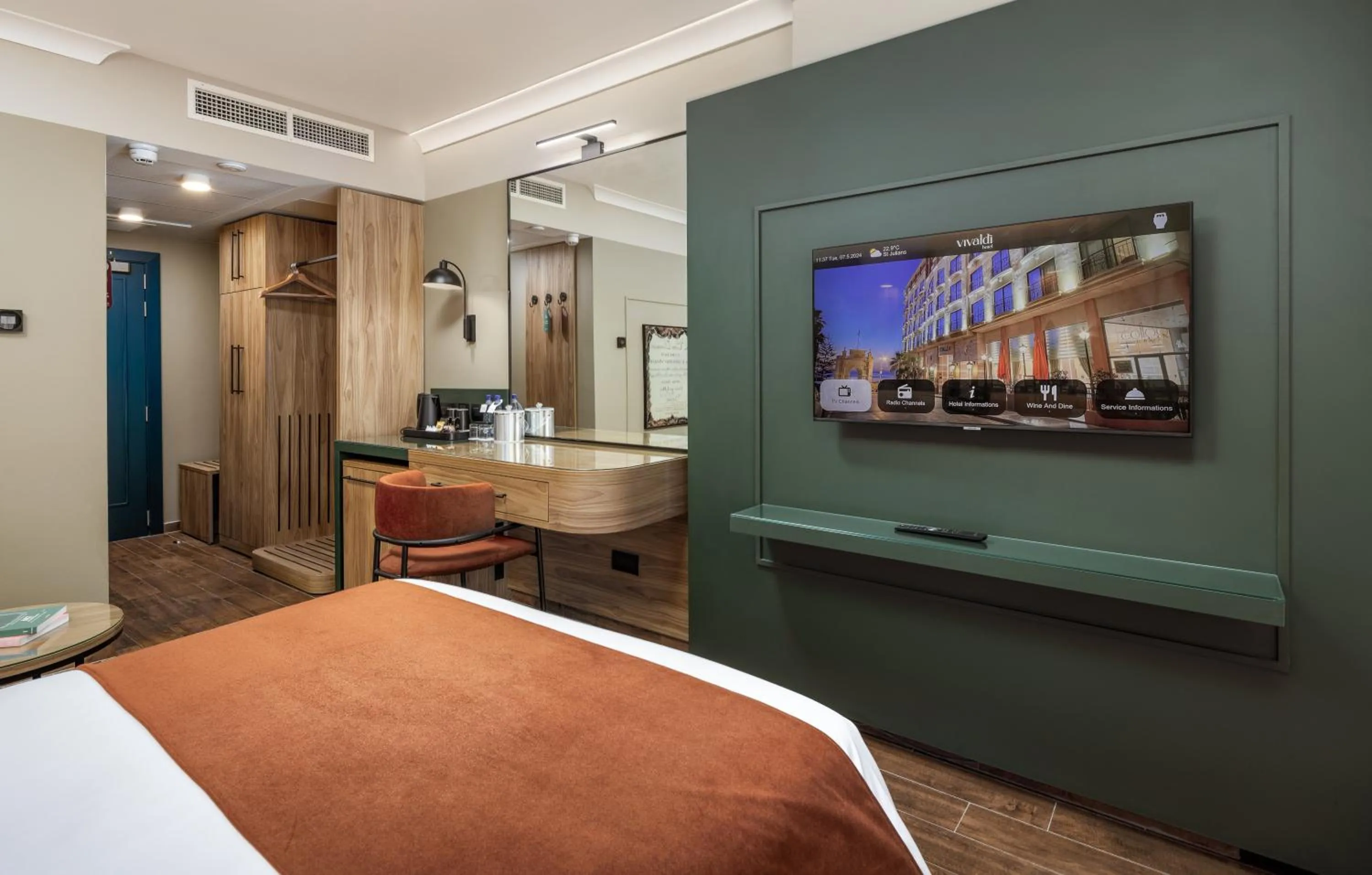 Property building, Bed in Vivaldi Hotel