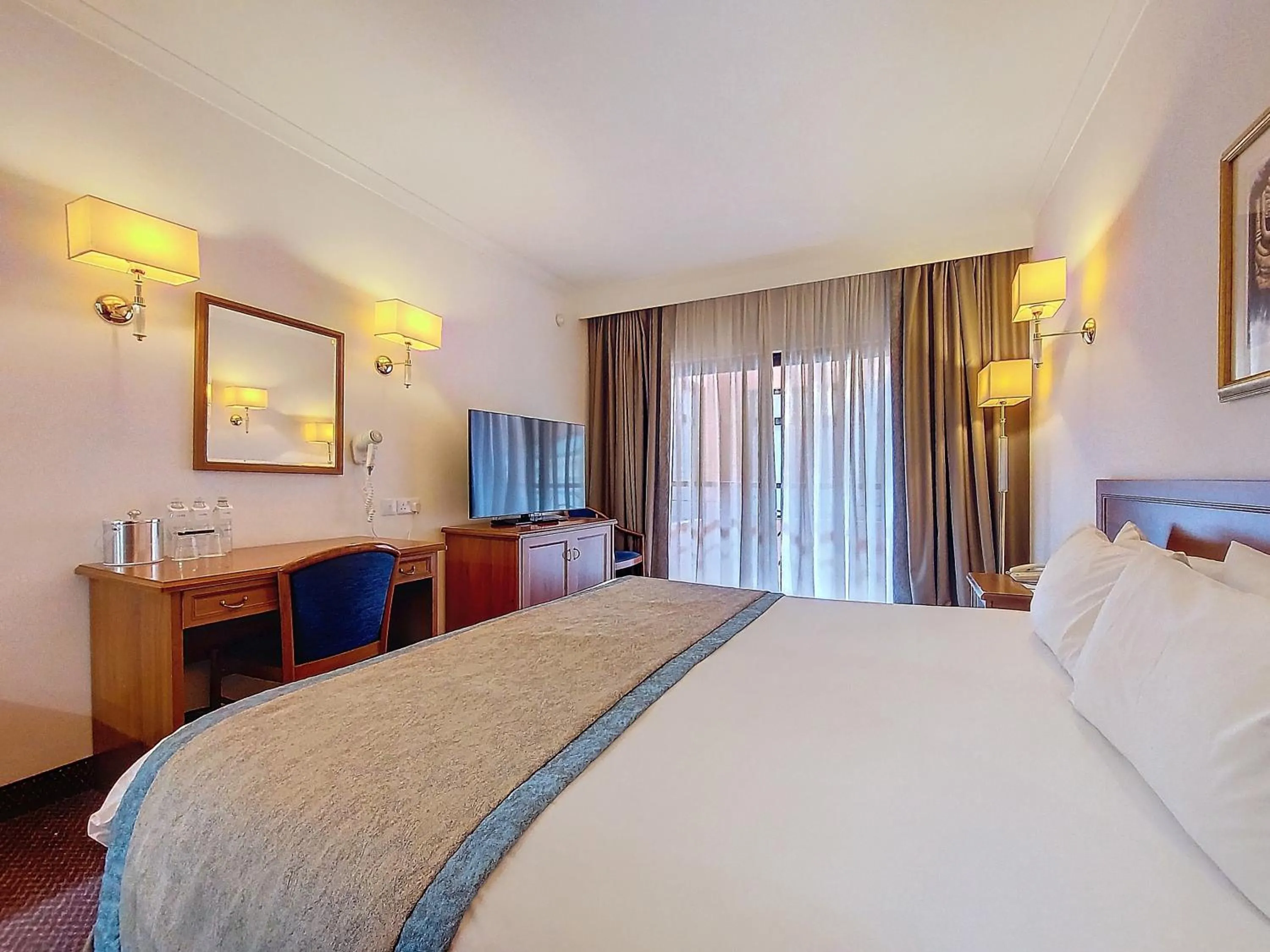 Bedroom, Bed in Vivaldi Hotel