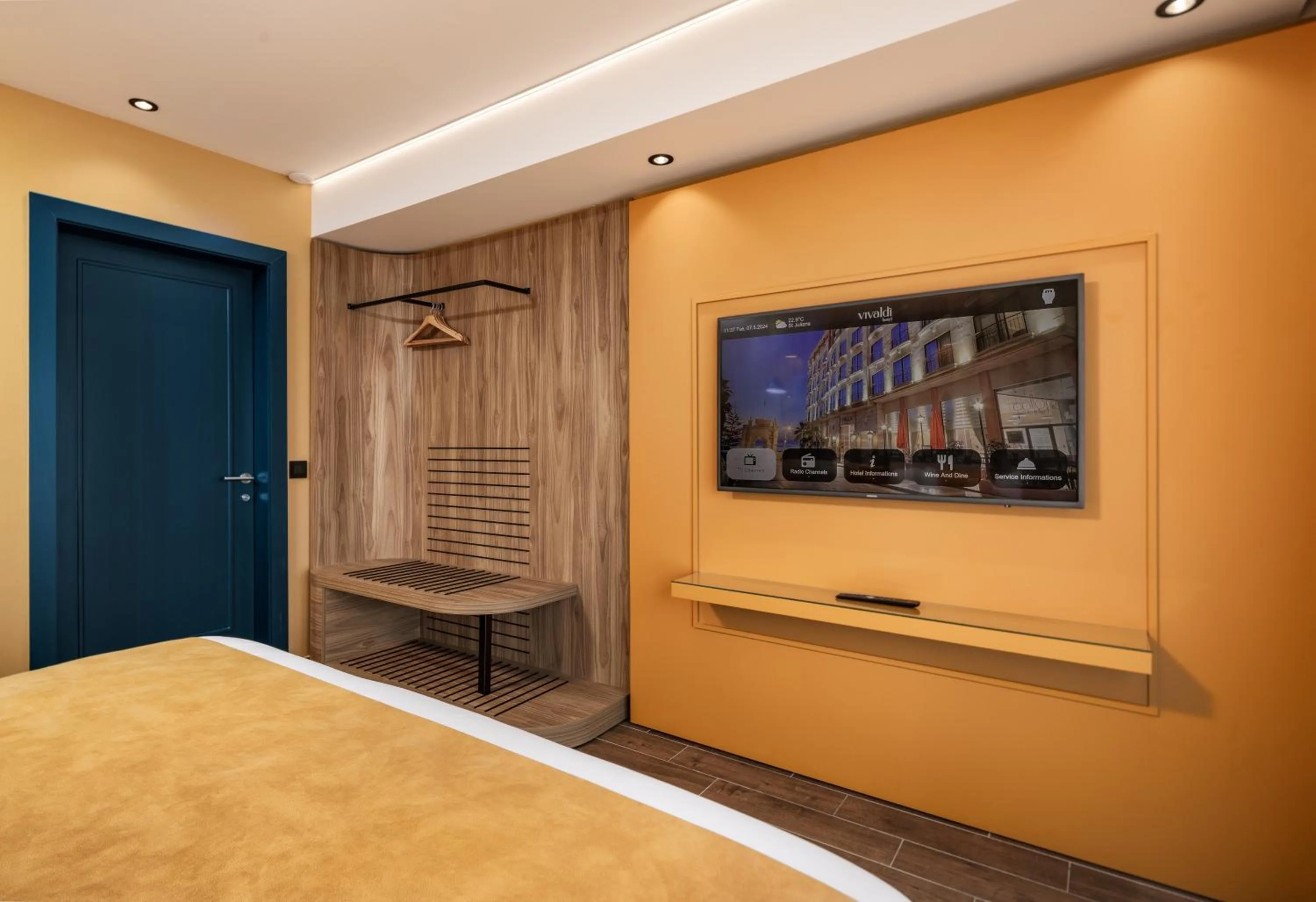 Property building, Bed in Vivaldi Hotel