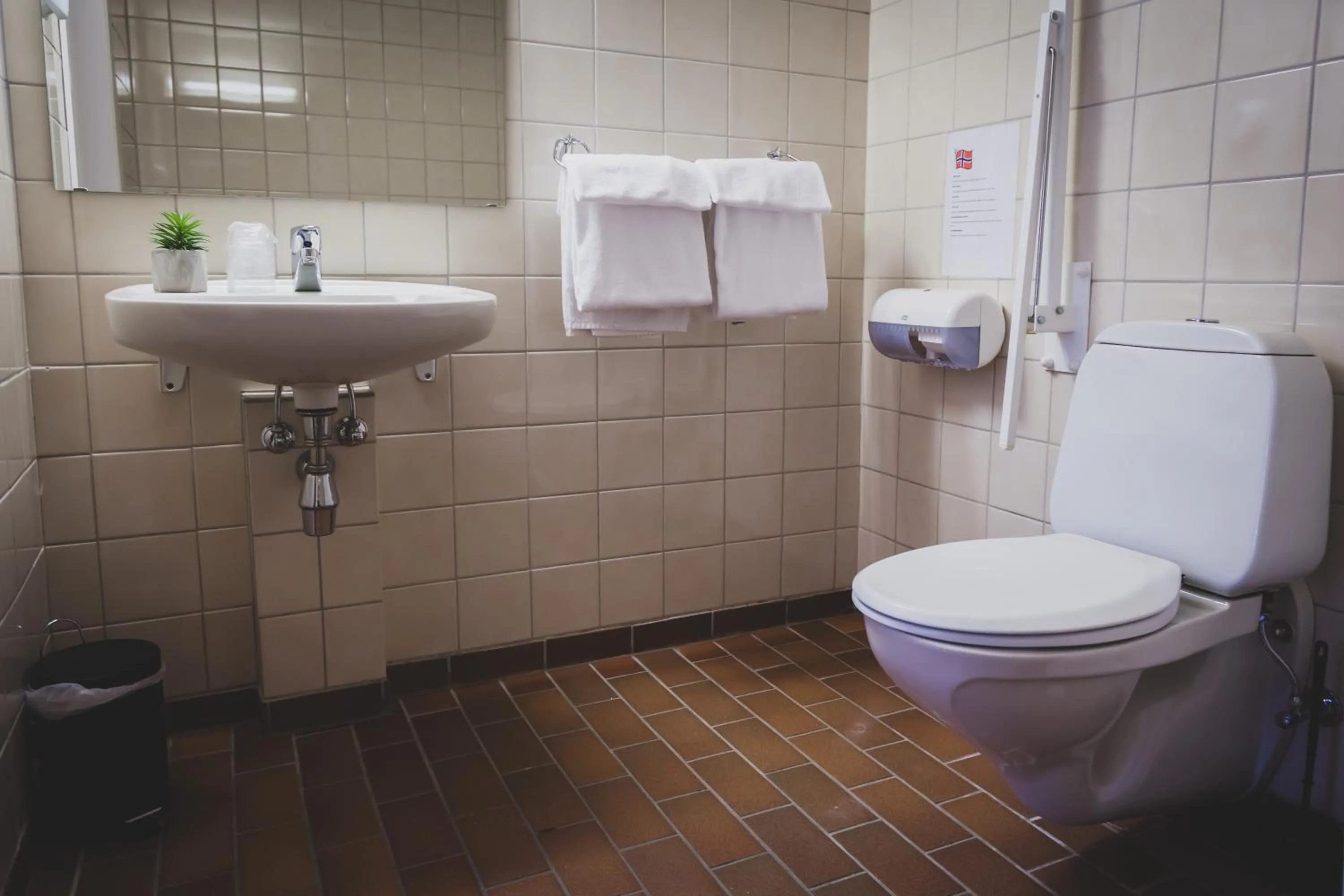 Toilet in Frøken Skjolds Hotel Lyngengården