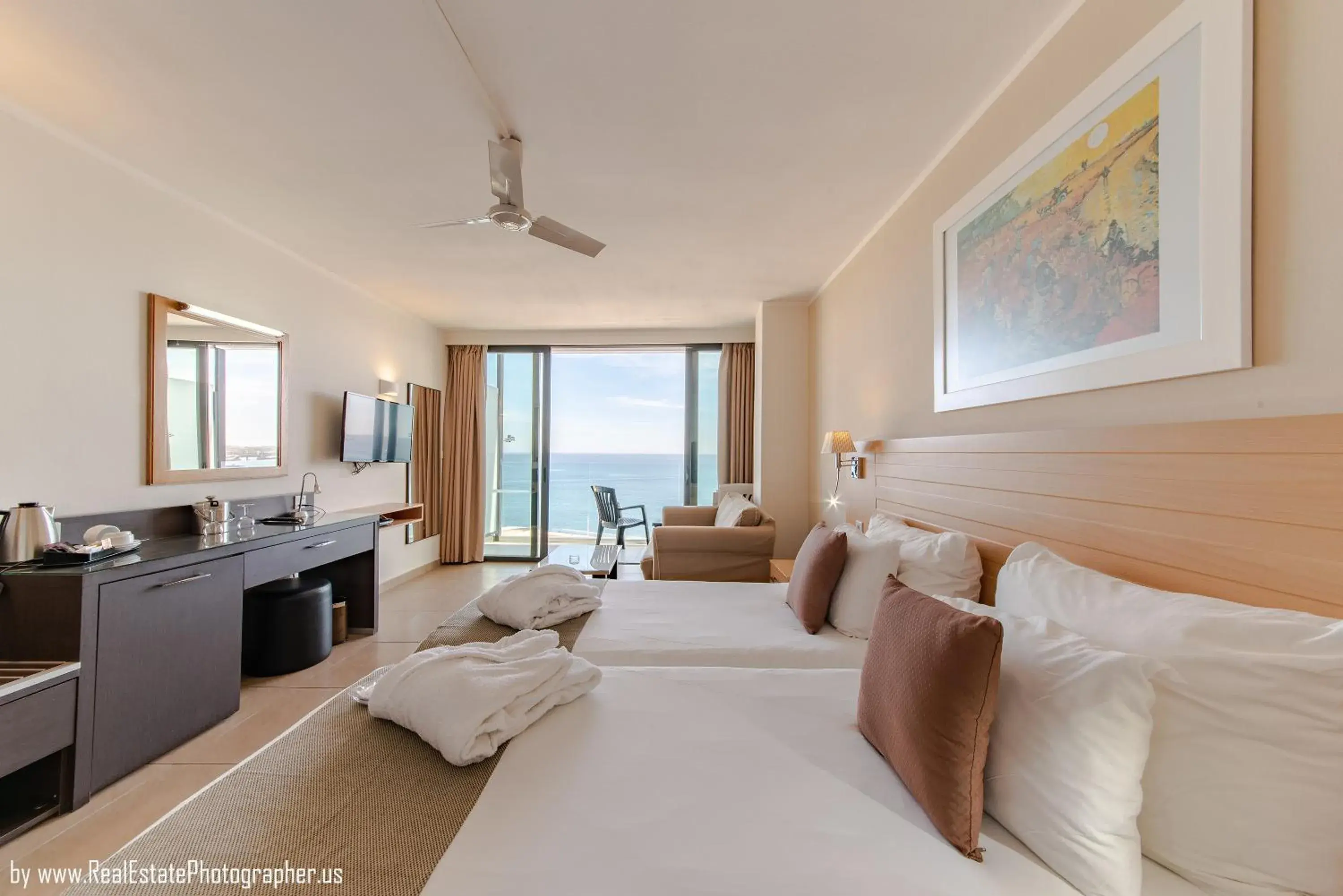 Sea view, Bed in The Preluna Hotel Sea view, Bed in The Preluna Hotel