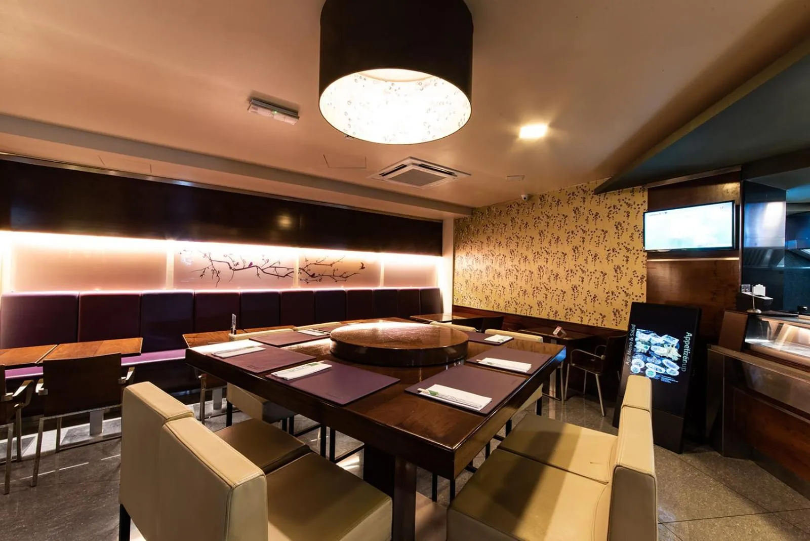 Restaurant/places to eat in The Preluna Hotel