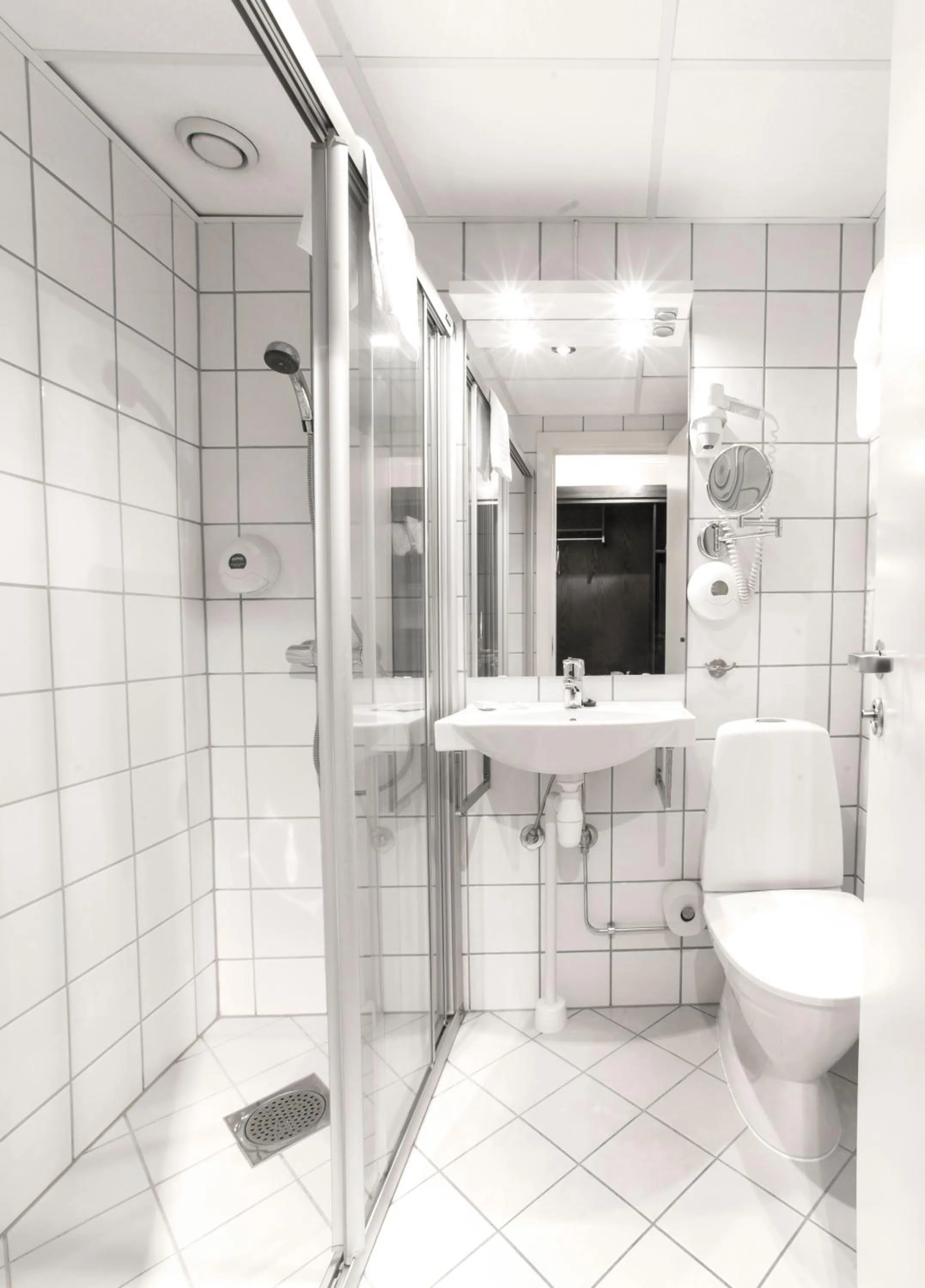 Toilet in Home Hotel Park