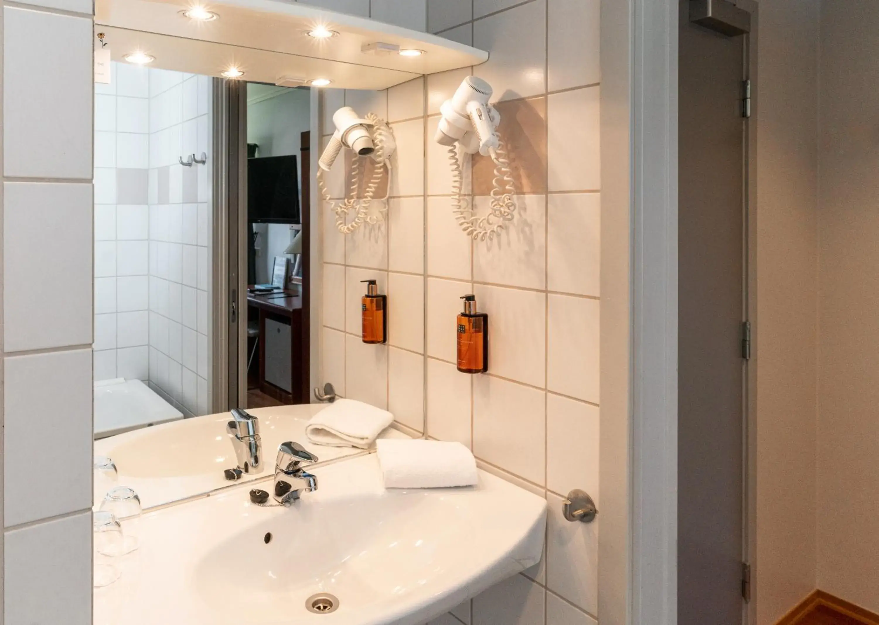 Bathroom in Home Hotel Park Bathroom in Home Hotel Park