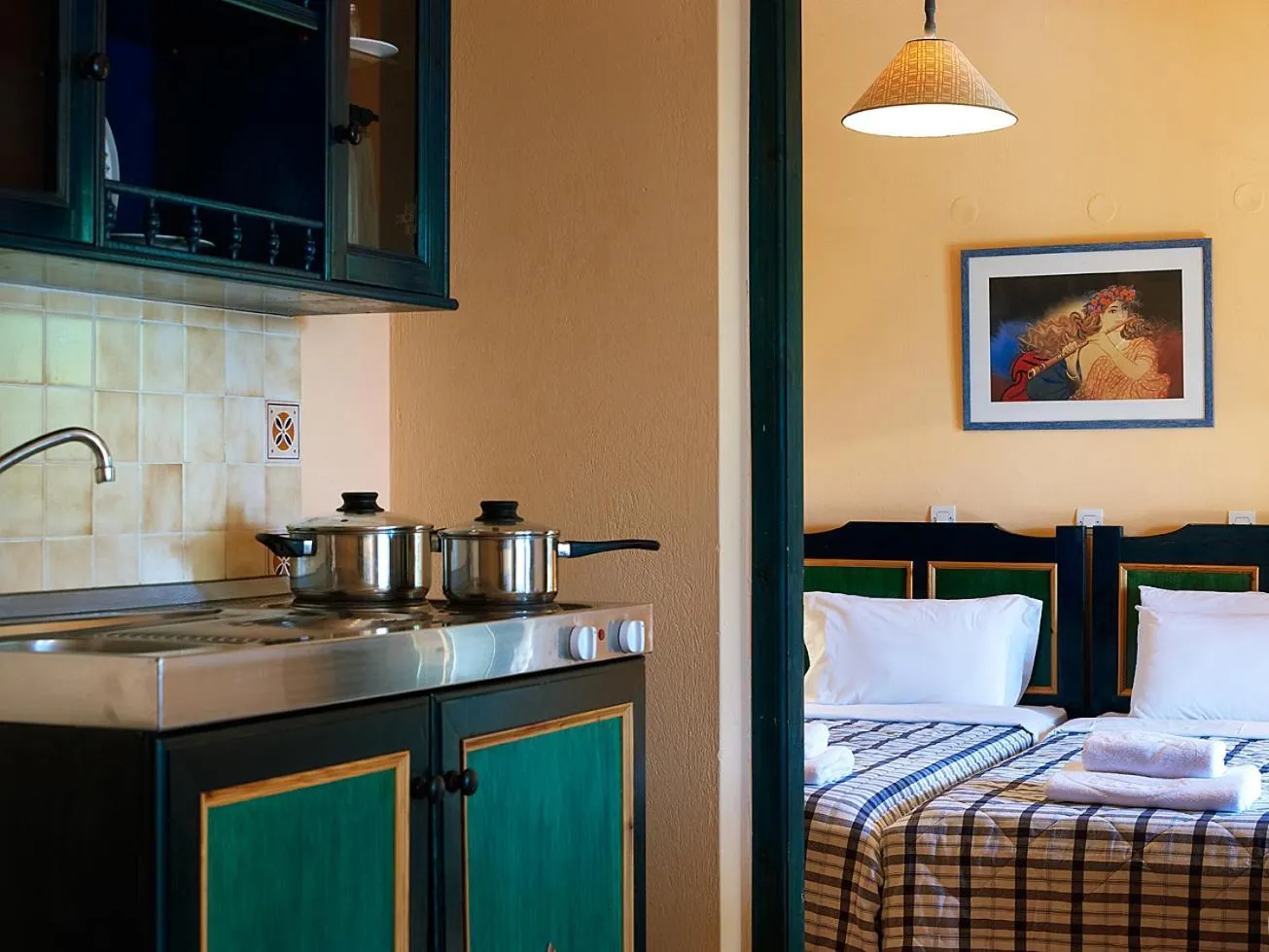 Kitchen or kitchenette, Bed in Hotel Ledra