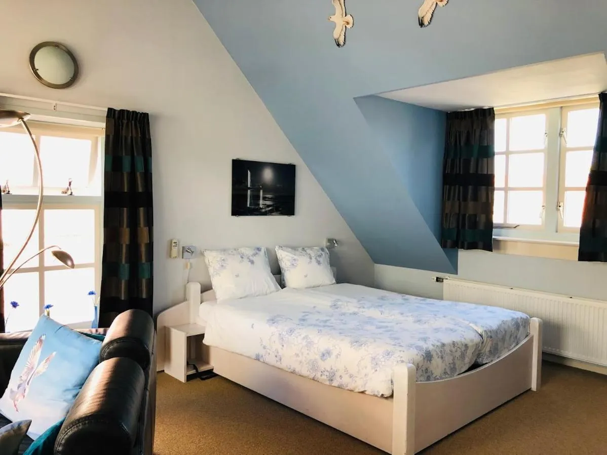 Bed in Gastenverblijf Neeltje