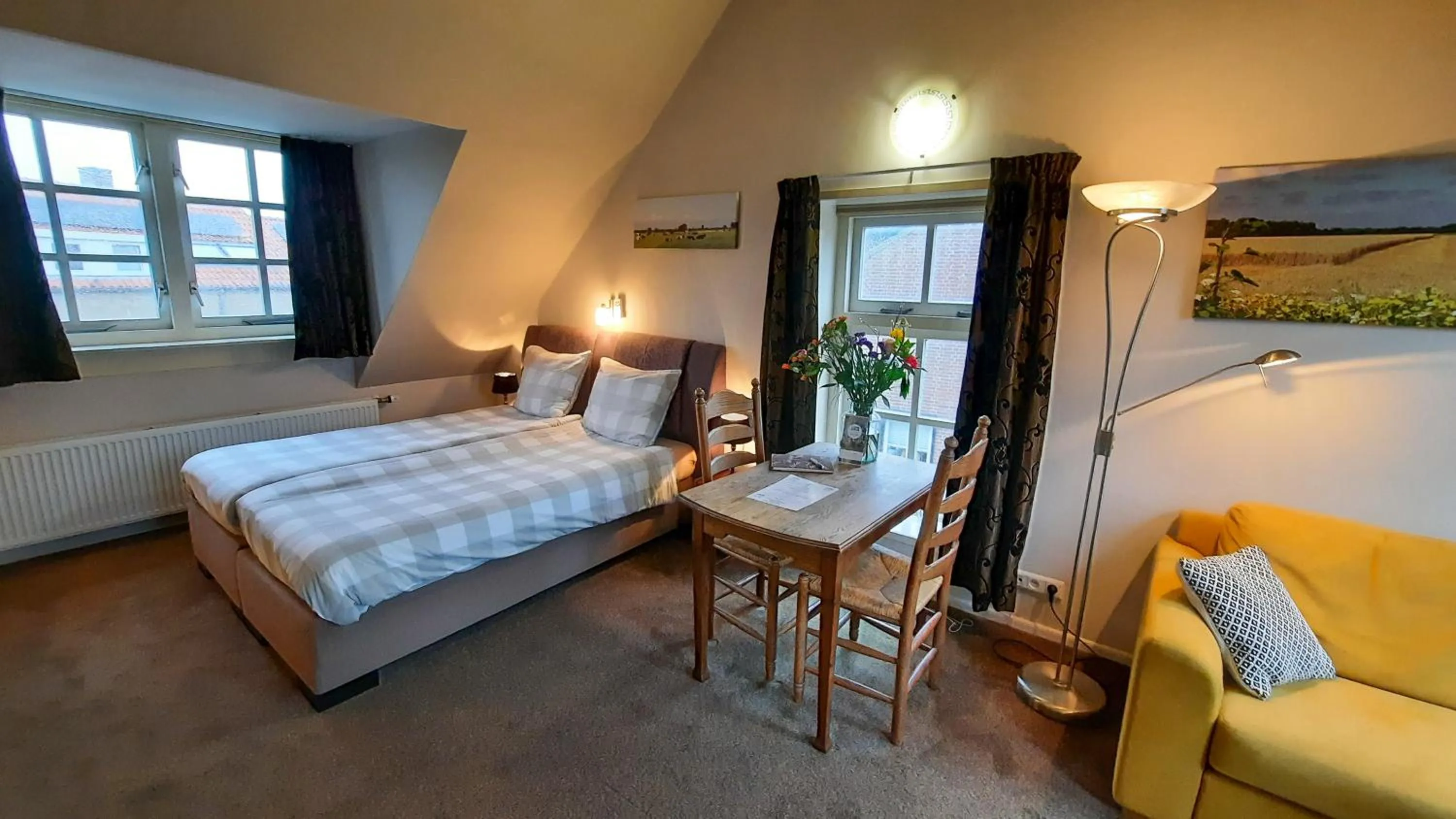 Property building, Bed in Gastenverblijf Neeltje