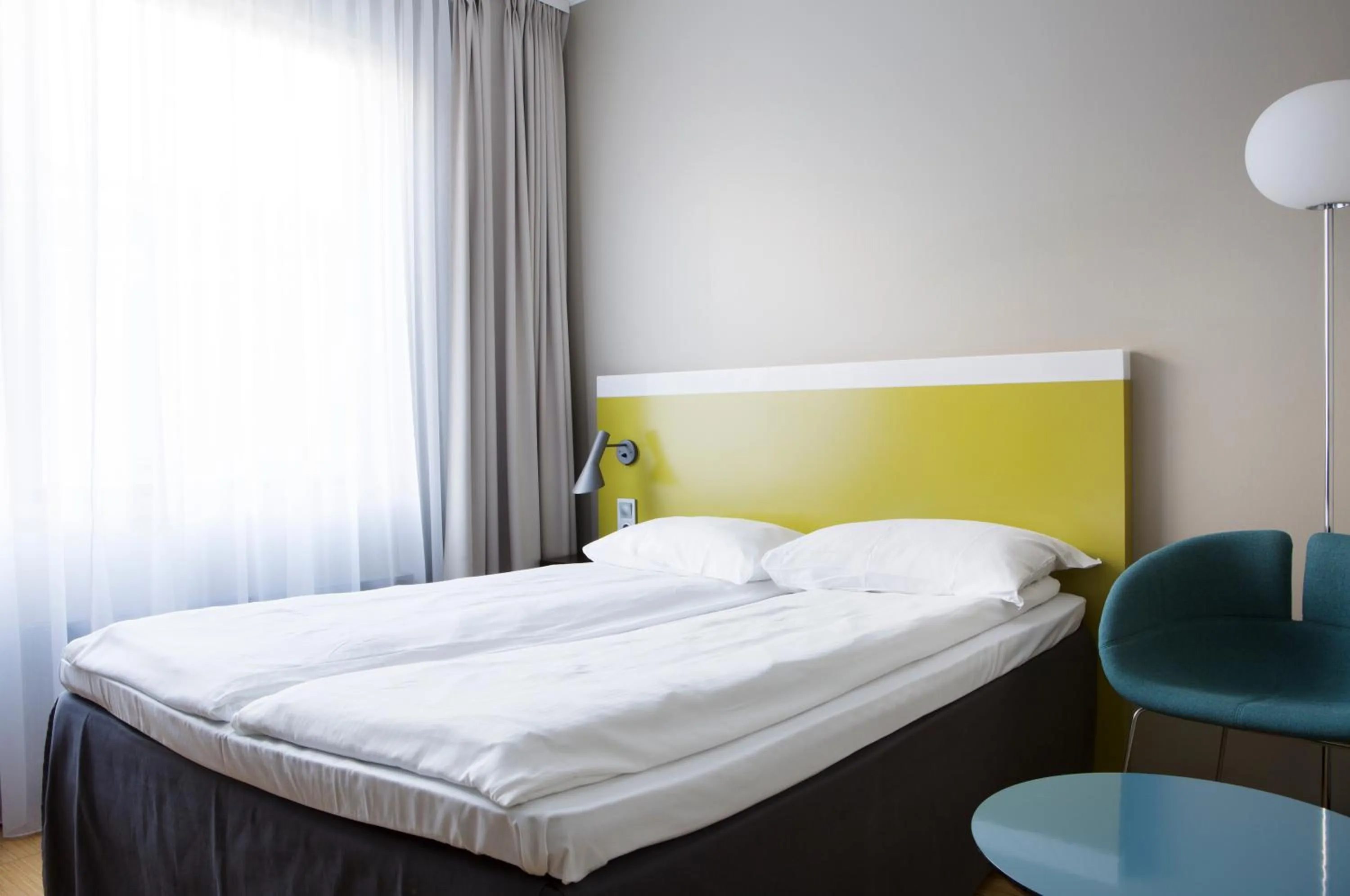 Shower, Bed in Comfort Hotel Kristiansand