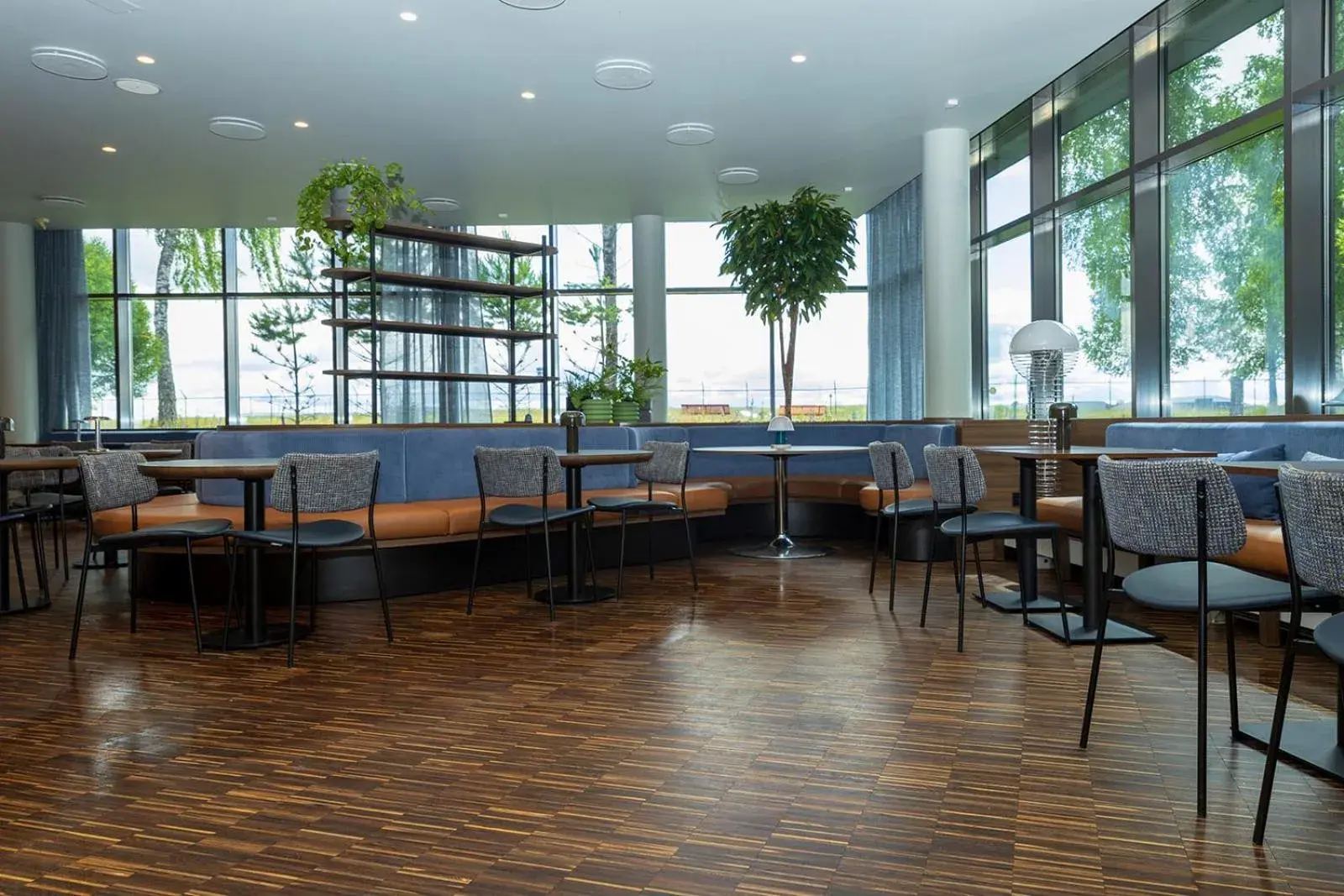 Restaurant/places to eat in Comfort Hotel RunWay Restaurant/places to eat in Comfort Hotel RunWay