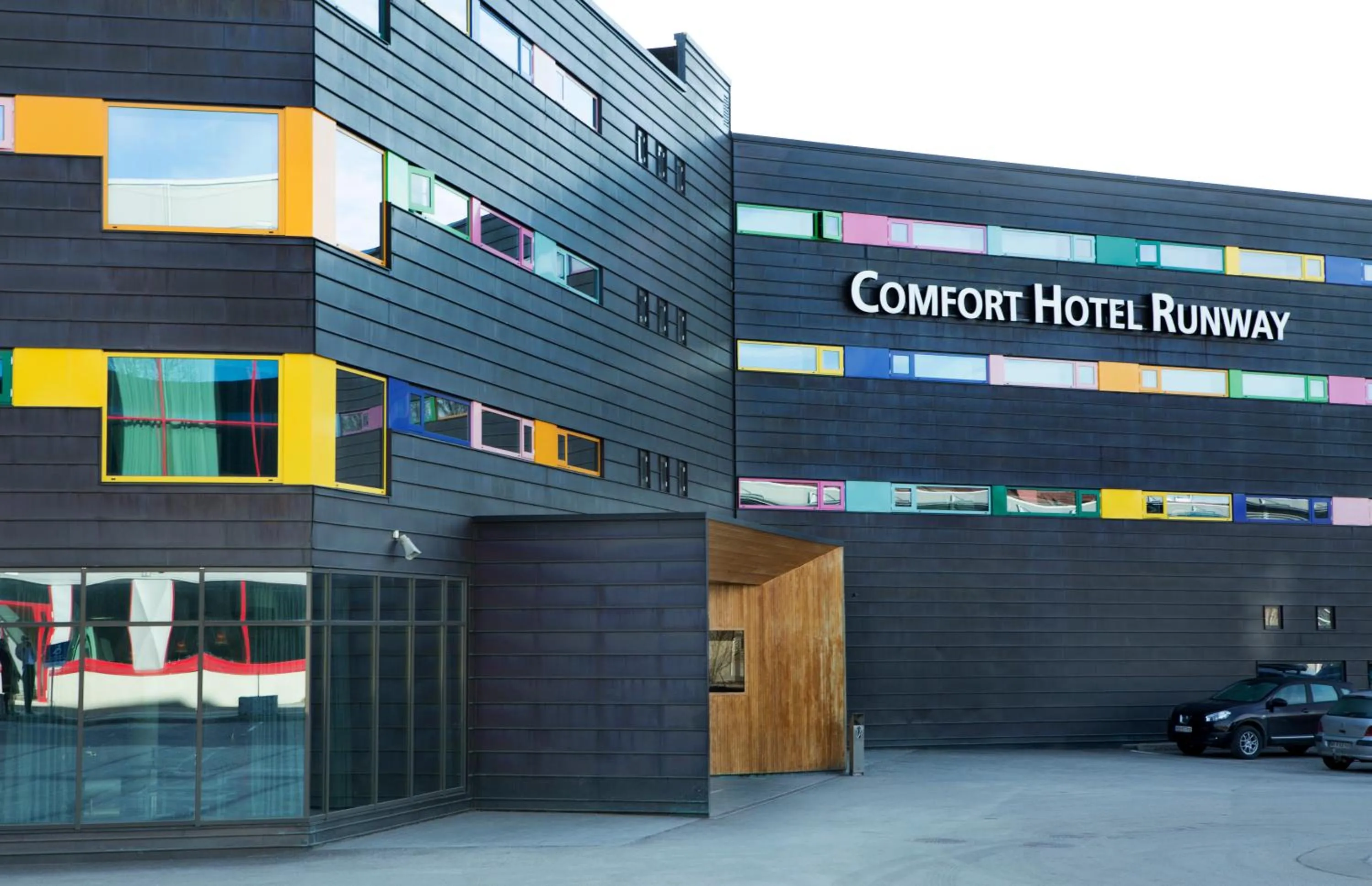 Facade/entrance in Comfort Hotel RunWay